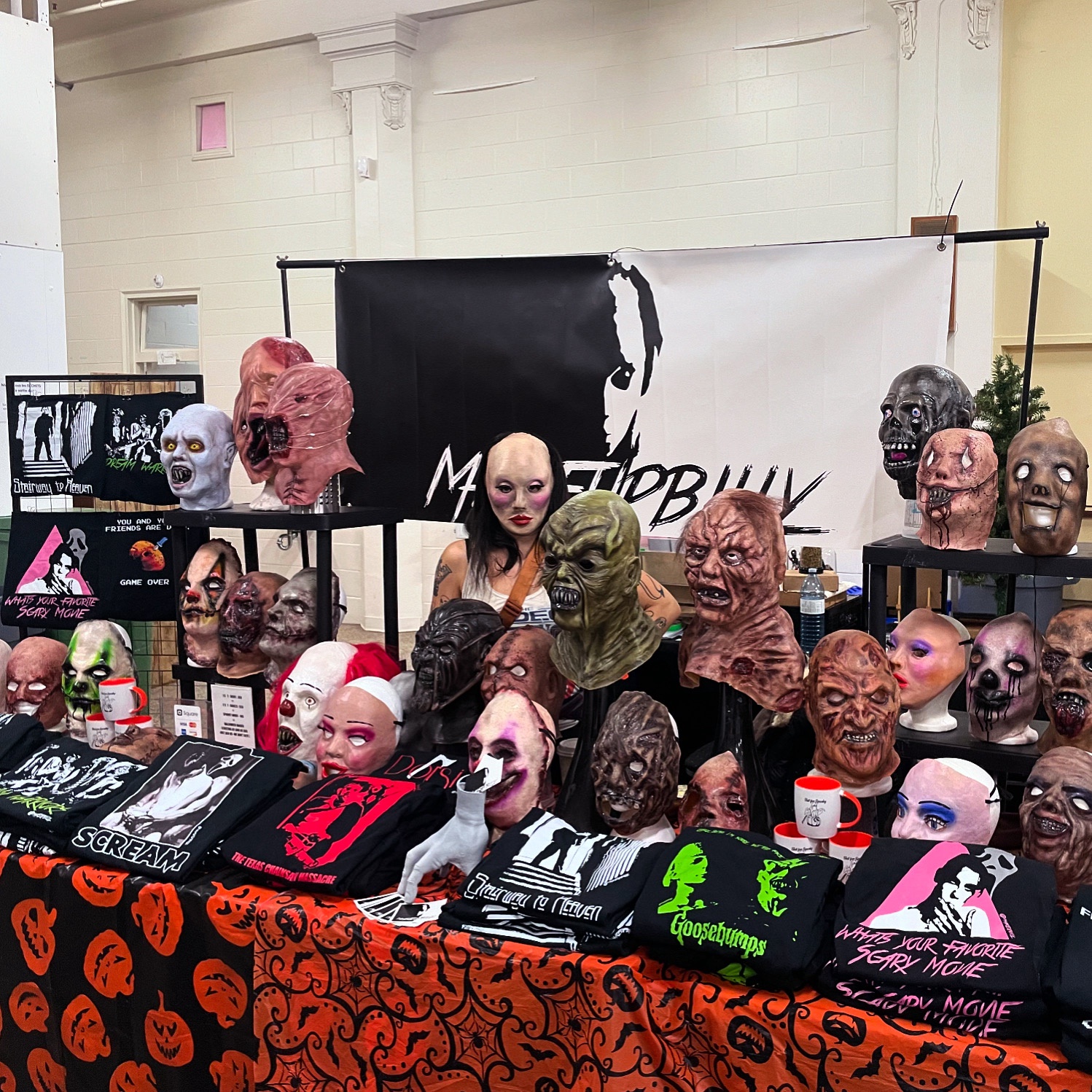 Join me for my final show of the year at Requiem's Christmas Market in Montreal until 6 PM today!
