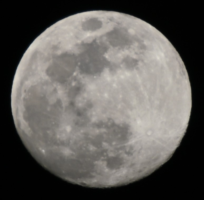 Stunning Moonlit Night: December 14, 2024, at 6:27 PM