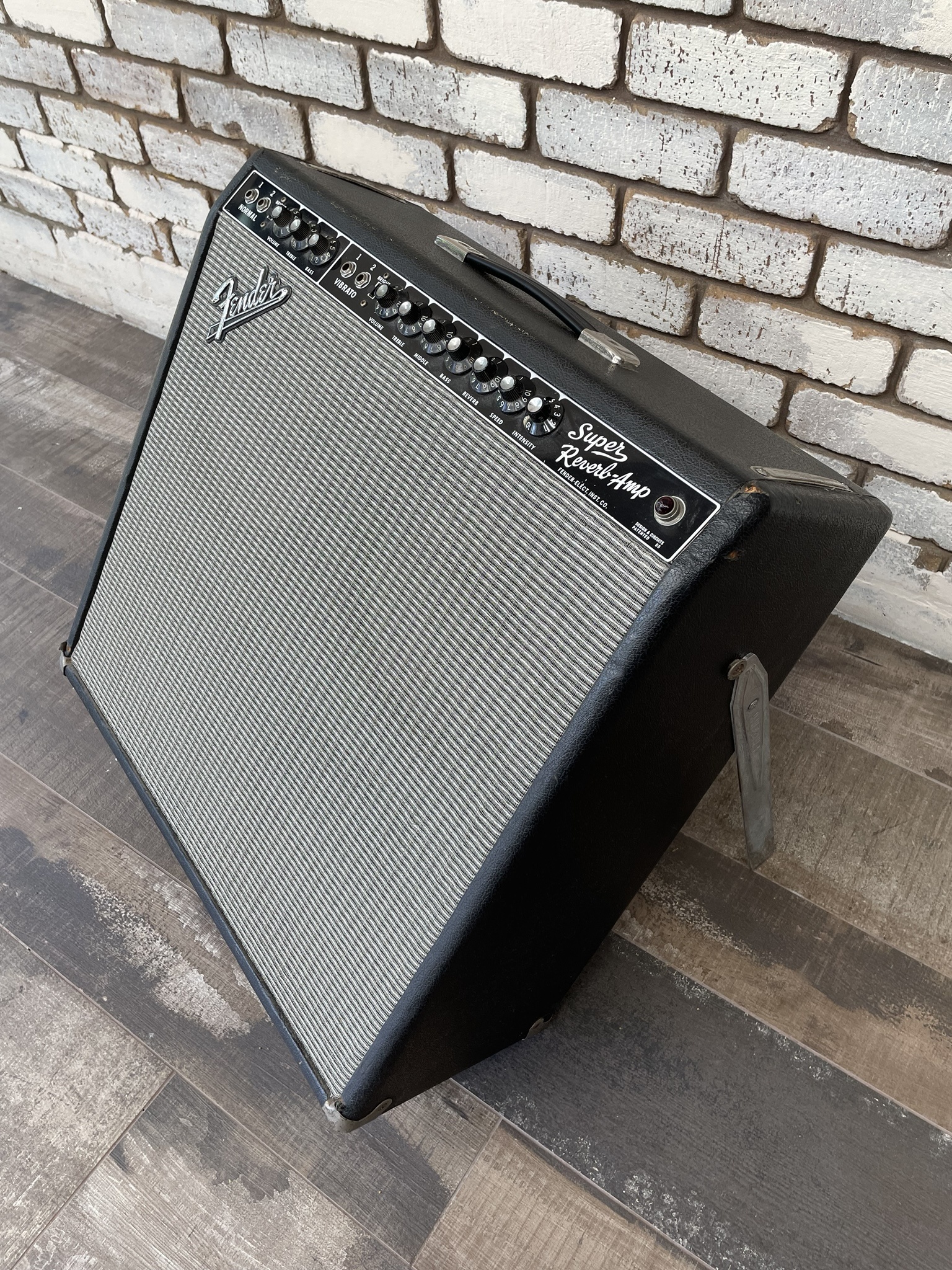 Vintage Vibes: The 1964 Fender Super Reverb