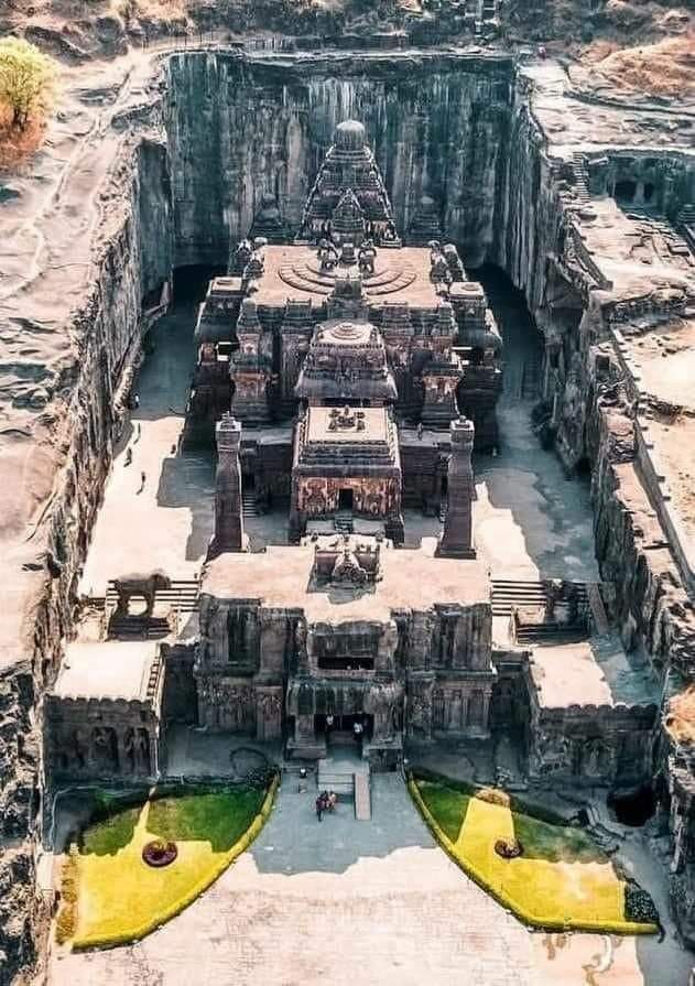 Incredible Craftsmanship: Kailasa Temple Carved from a Single Rock!