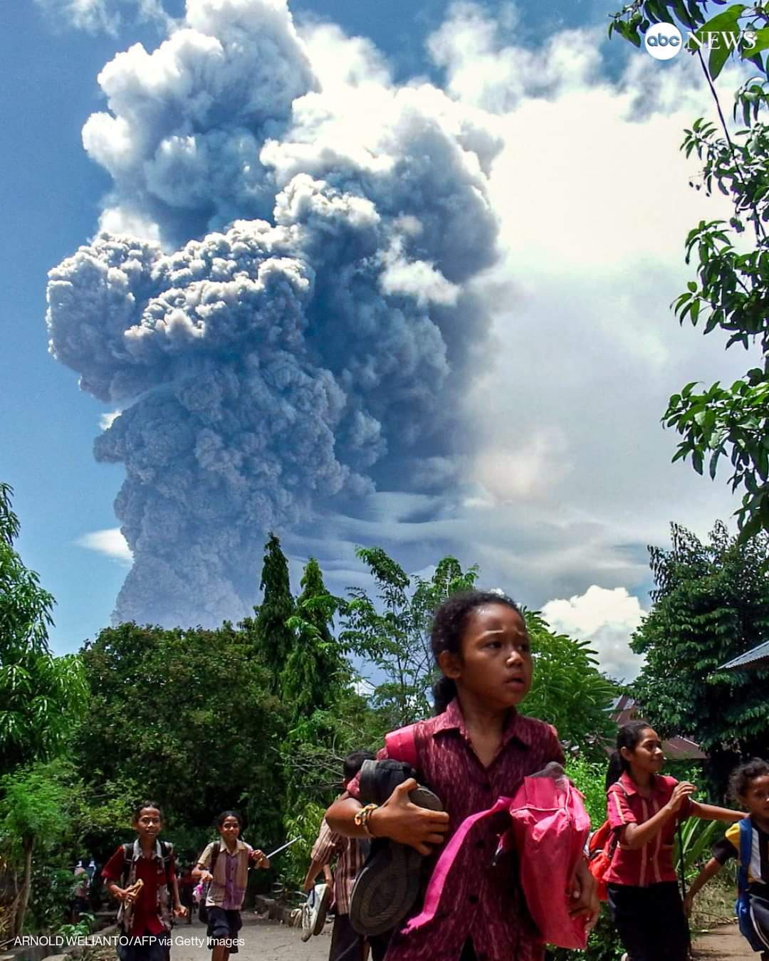 Schoolchildren in Action: A Dramatic Eruption in Indonesia