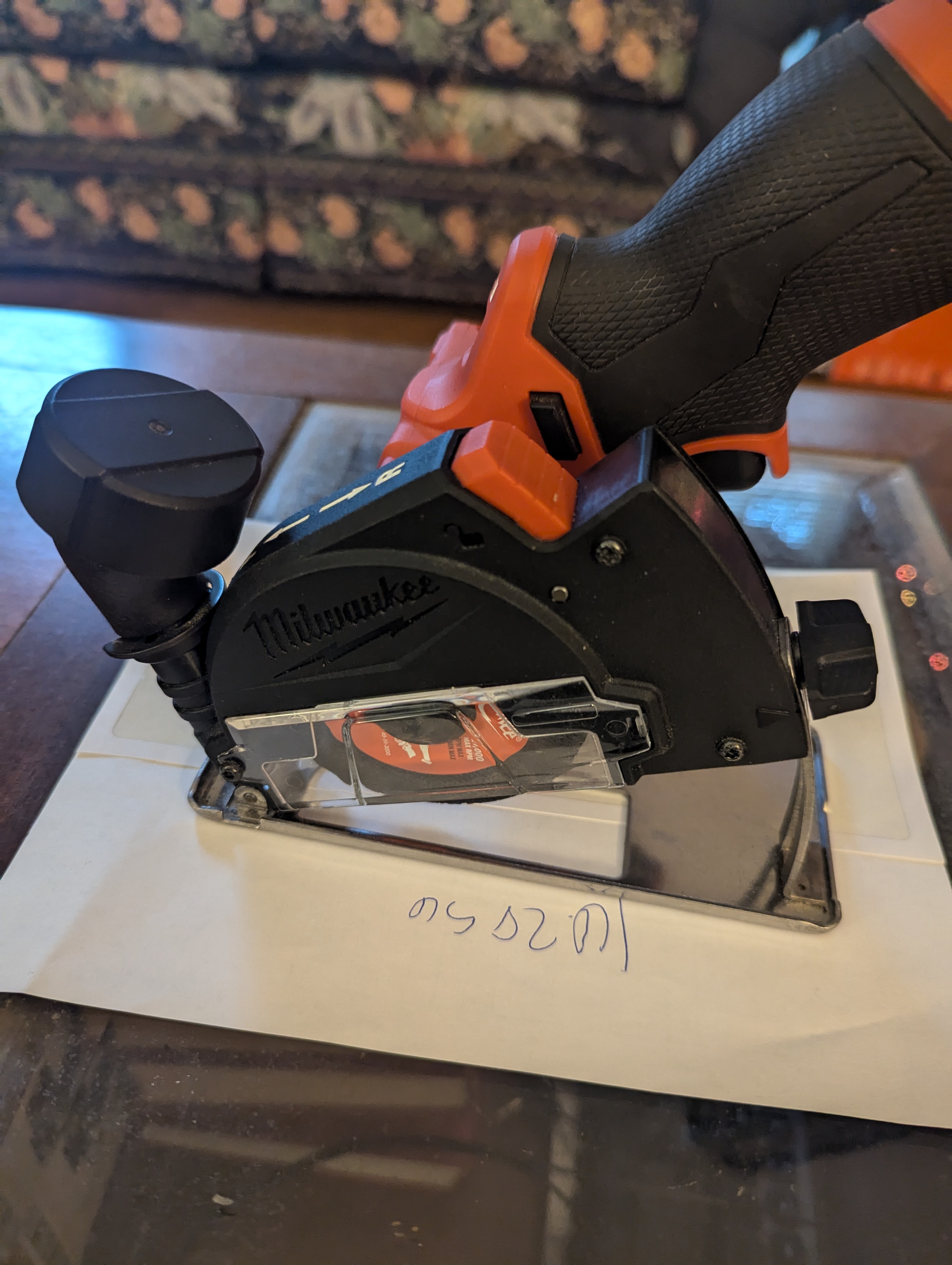 Dust shroud for the Milwaukee Cut Off Tool: A must-have!