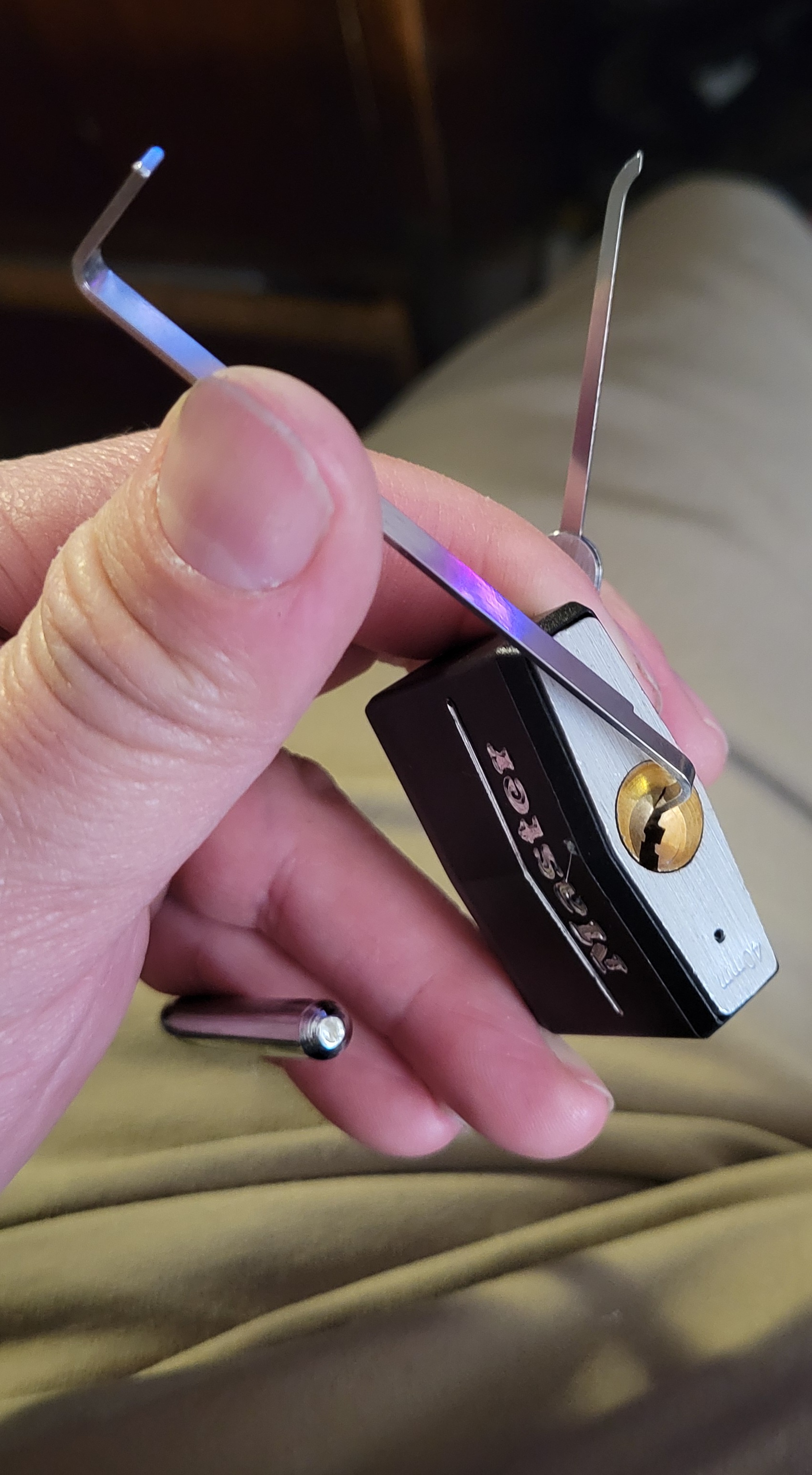Successfully Picking a Master Lock 141 with a Single Pin