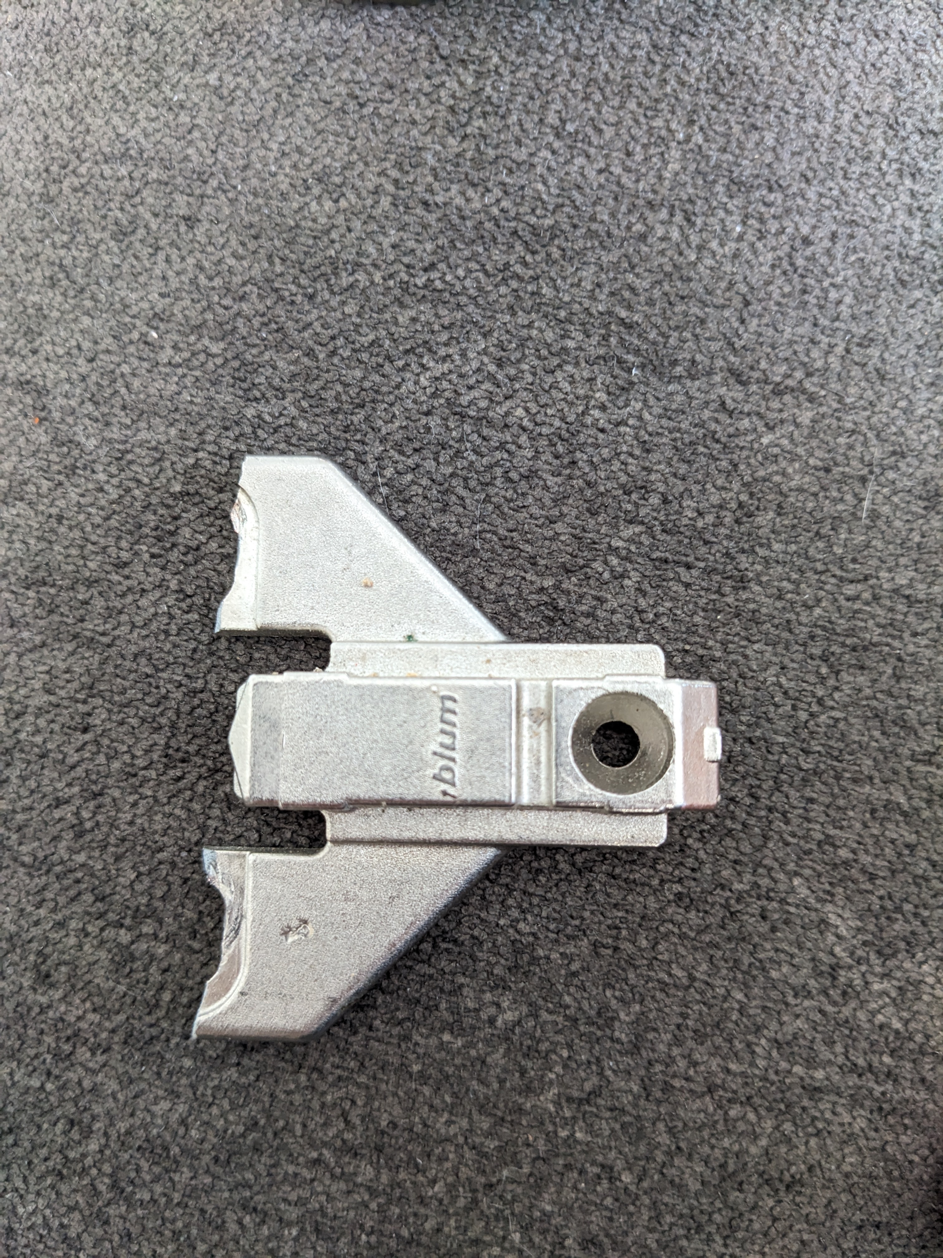 Are There Copies of Blum Mounting Plates Available?