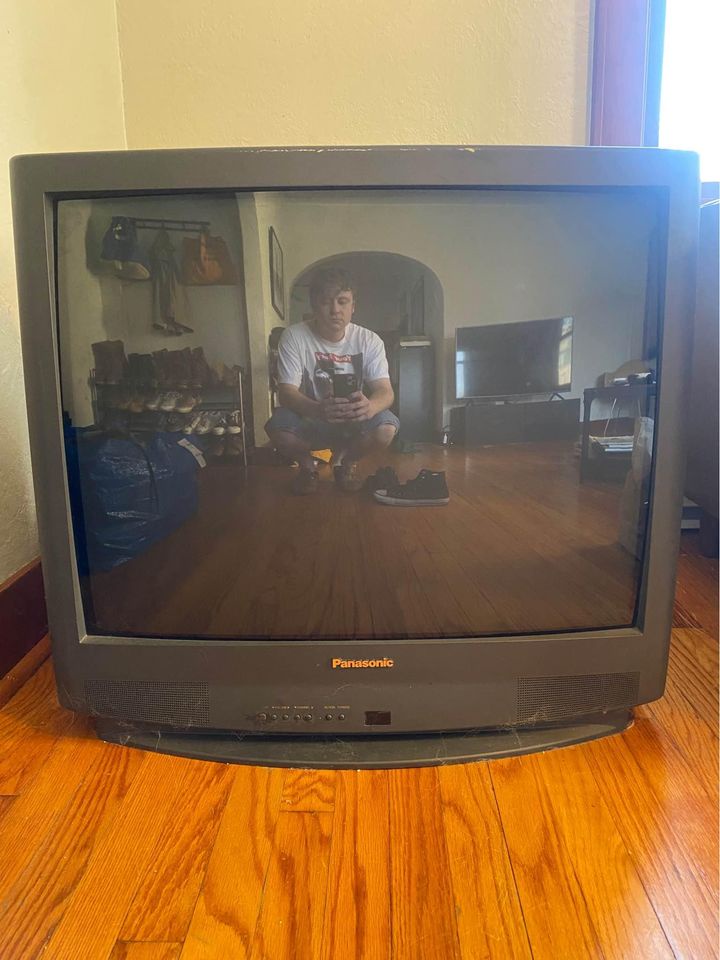 Throwback to the Panasonic 32" CRT TV from November '01