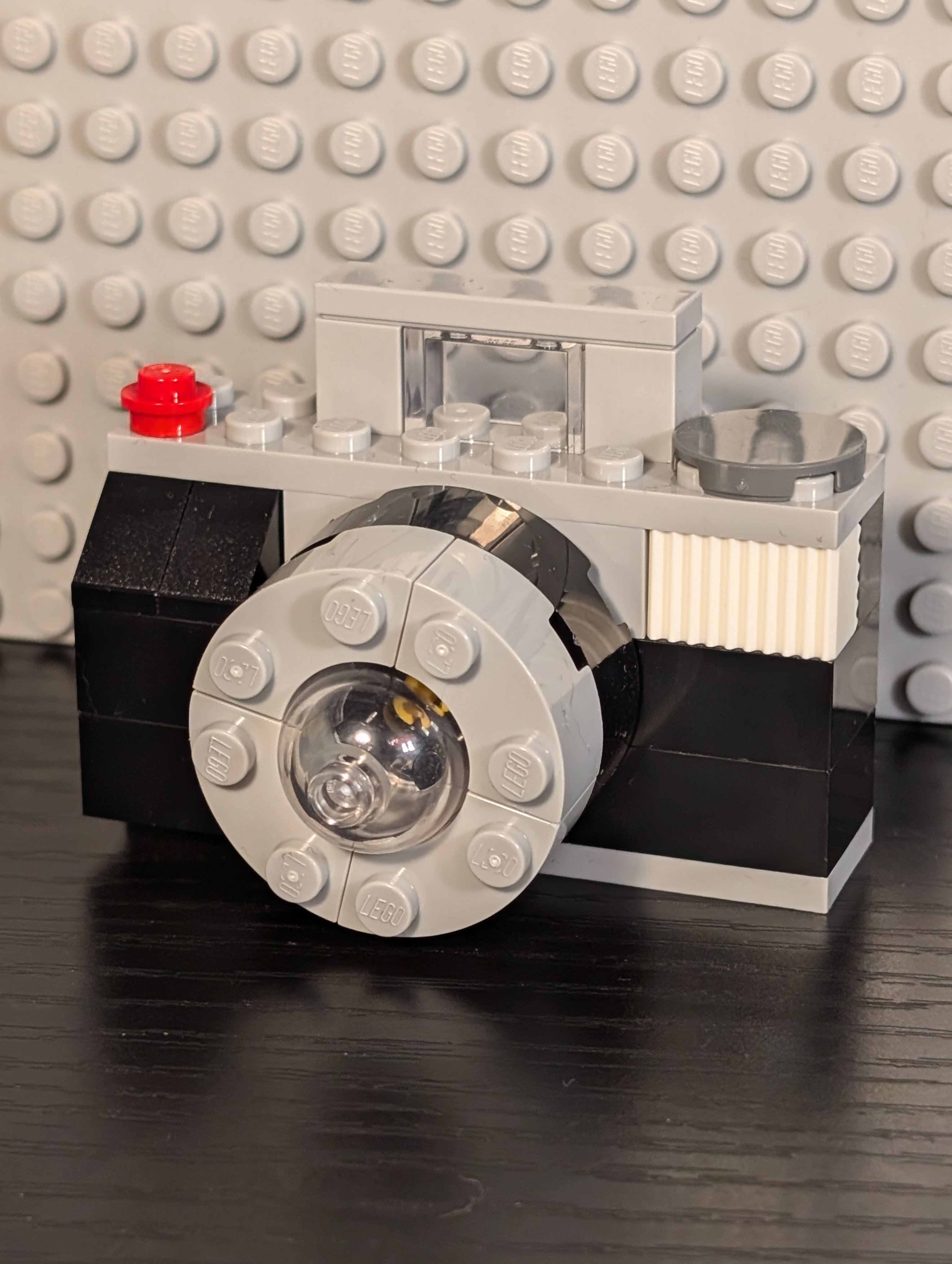 Build Your Dreams with the LEGO Mirrorless Camera (10698)