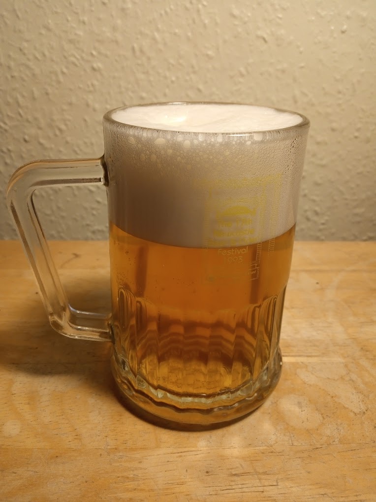 My Home-Brewed IPA: A Surprising Head from Eyeballing the Sugar