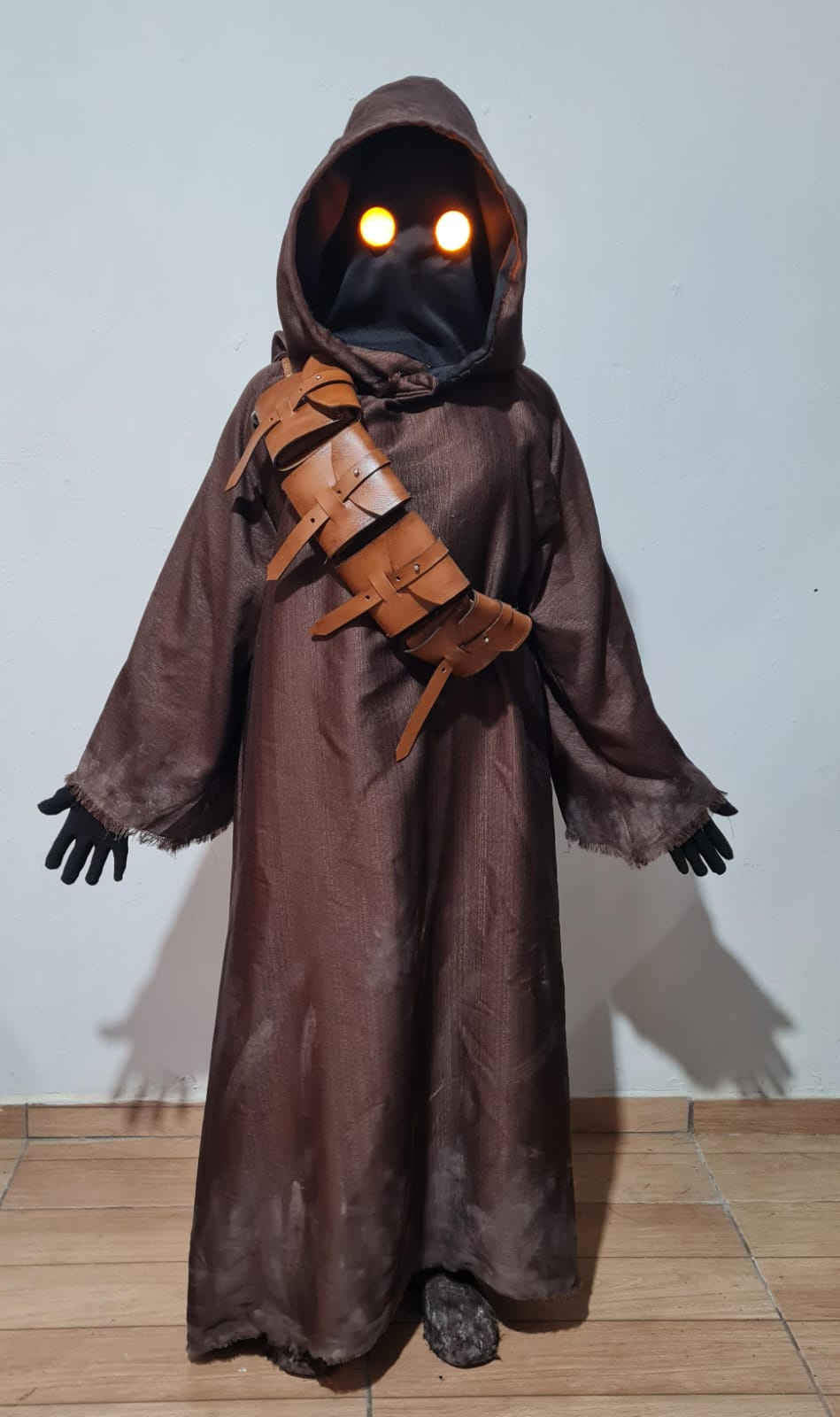 Exploring the Jawa Rebel Legion and 501st on Instagram @Jaque_shimoda