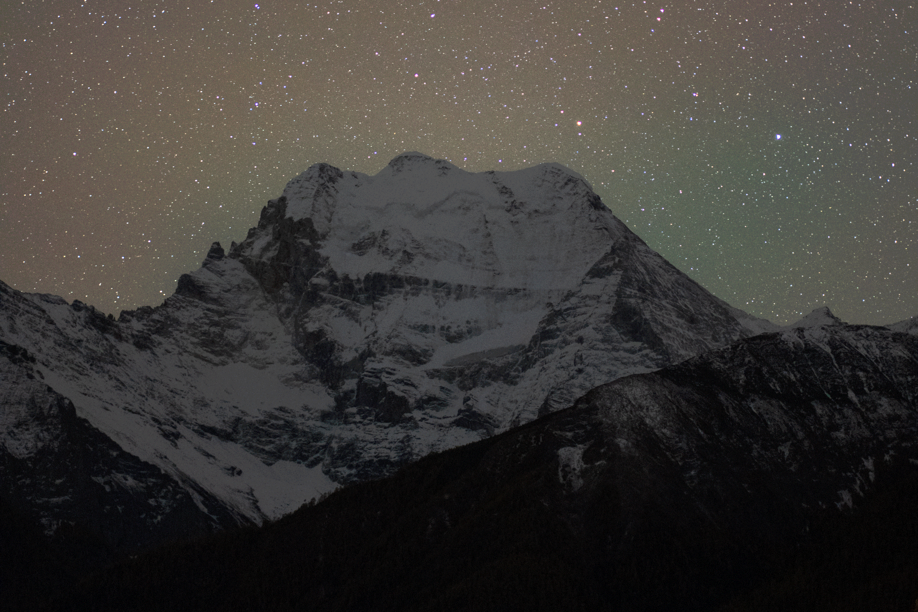 The Coolness of Avalanche Lights