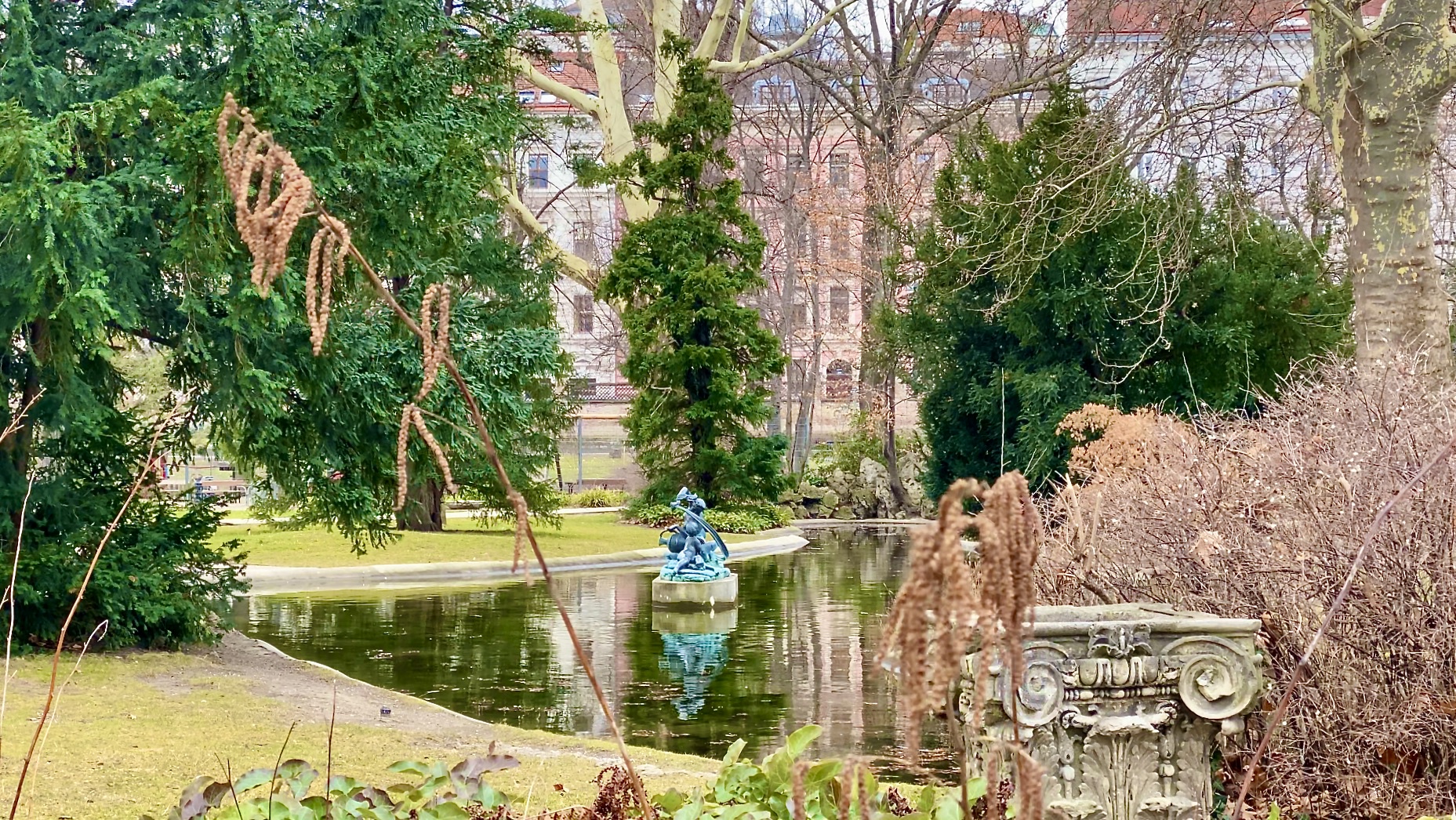 Strolling through Liechtensteinpark in Vienna