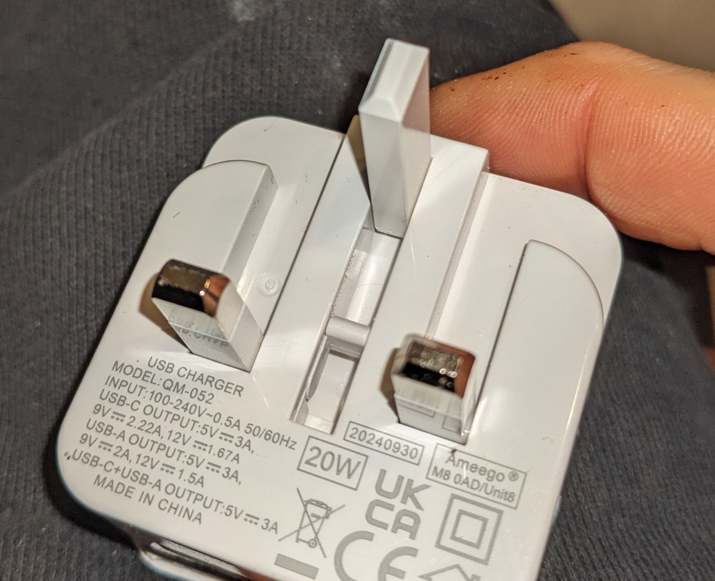 Inside a Compact UK Foldable Plug for a 20W USBA/USBC 'PD' Charger