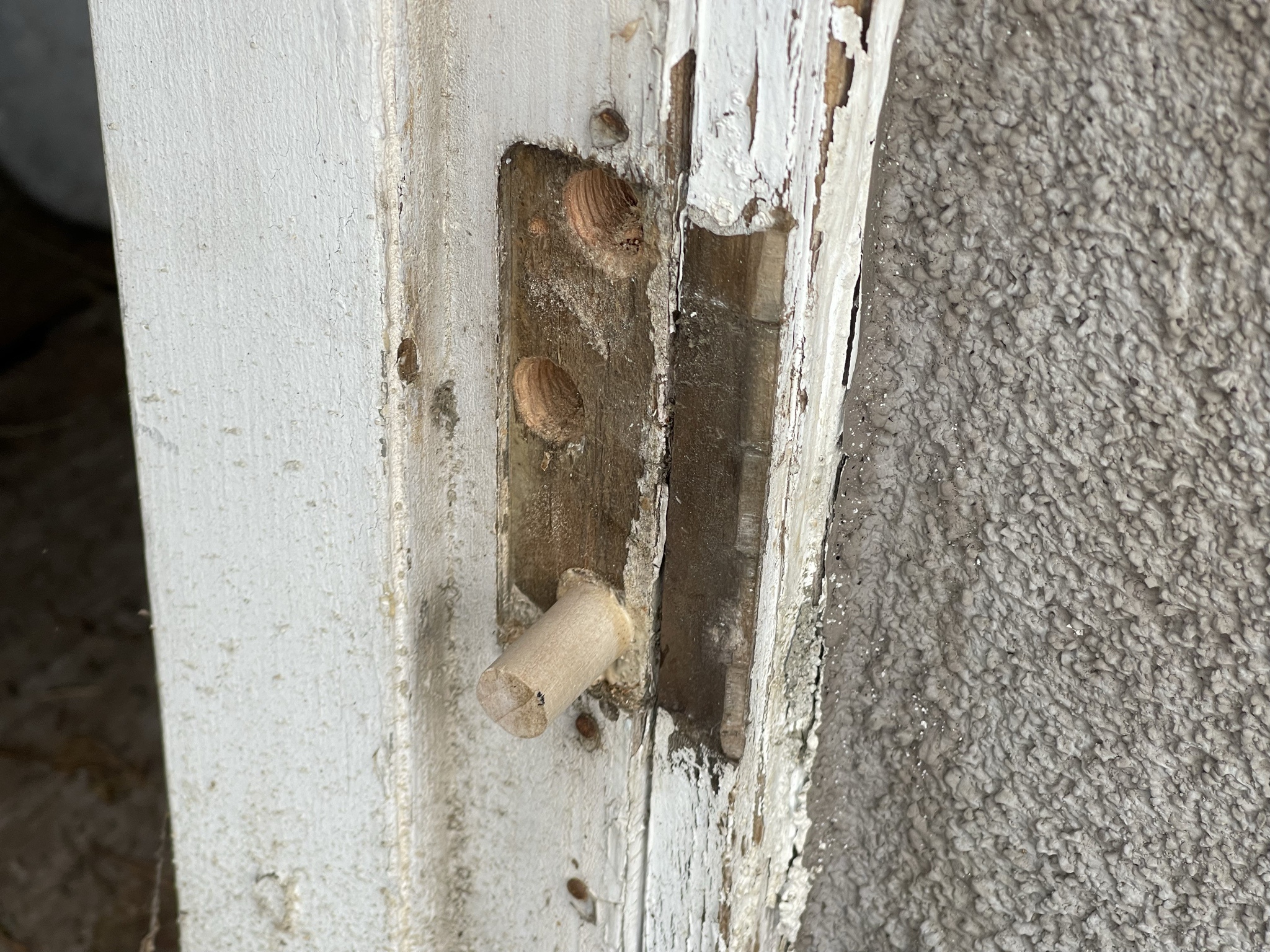 The Clever Hinge Dowel Fix: A Handy Solution