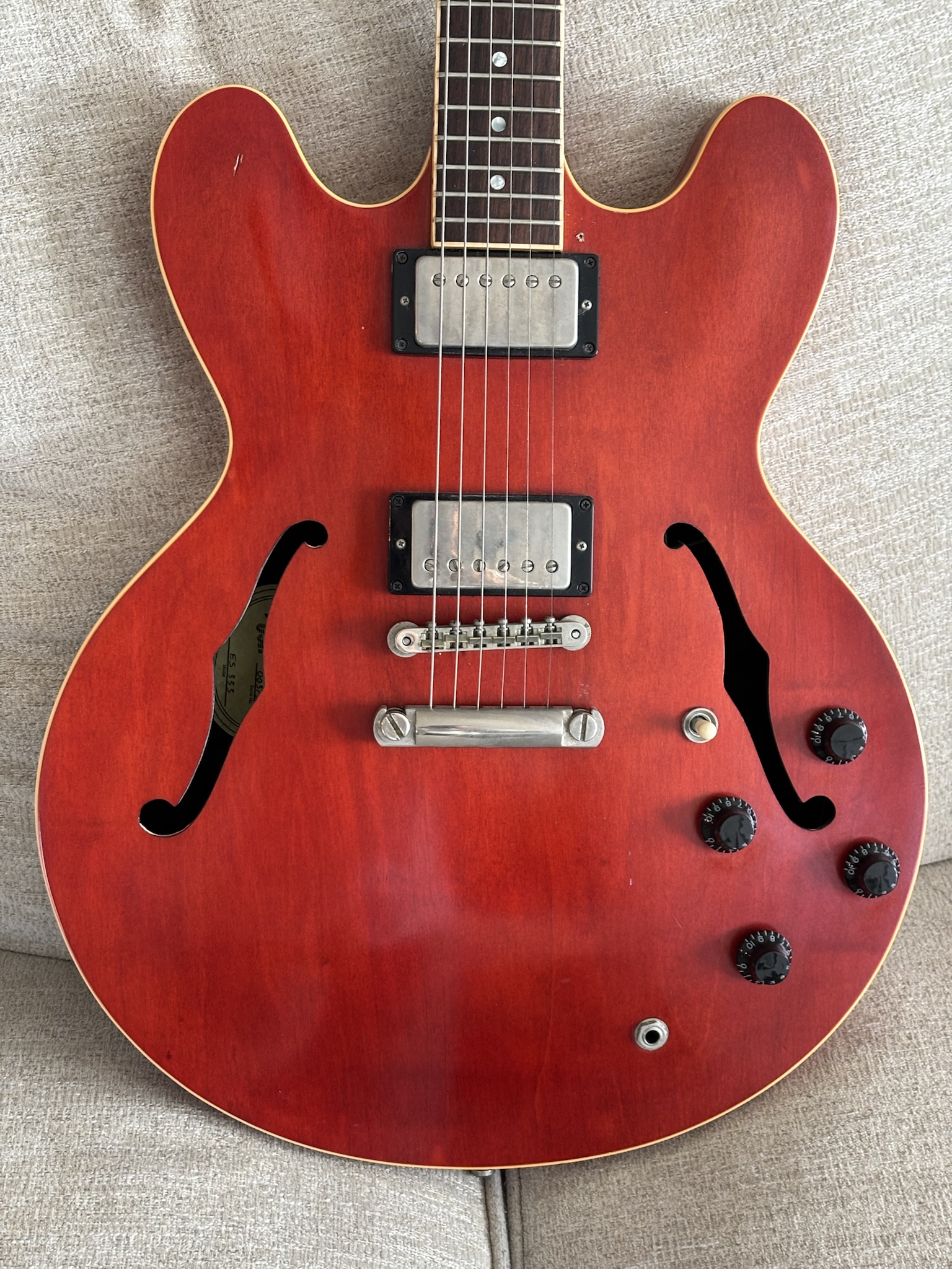 The Iconic Gibson ES-333: A Guitar Lover's Dream