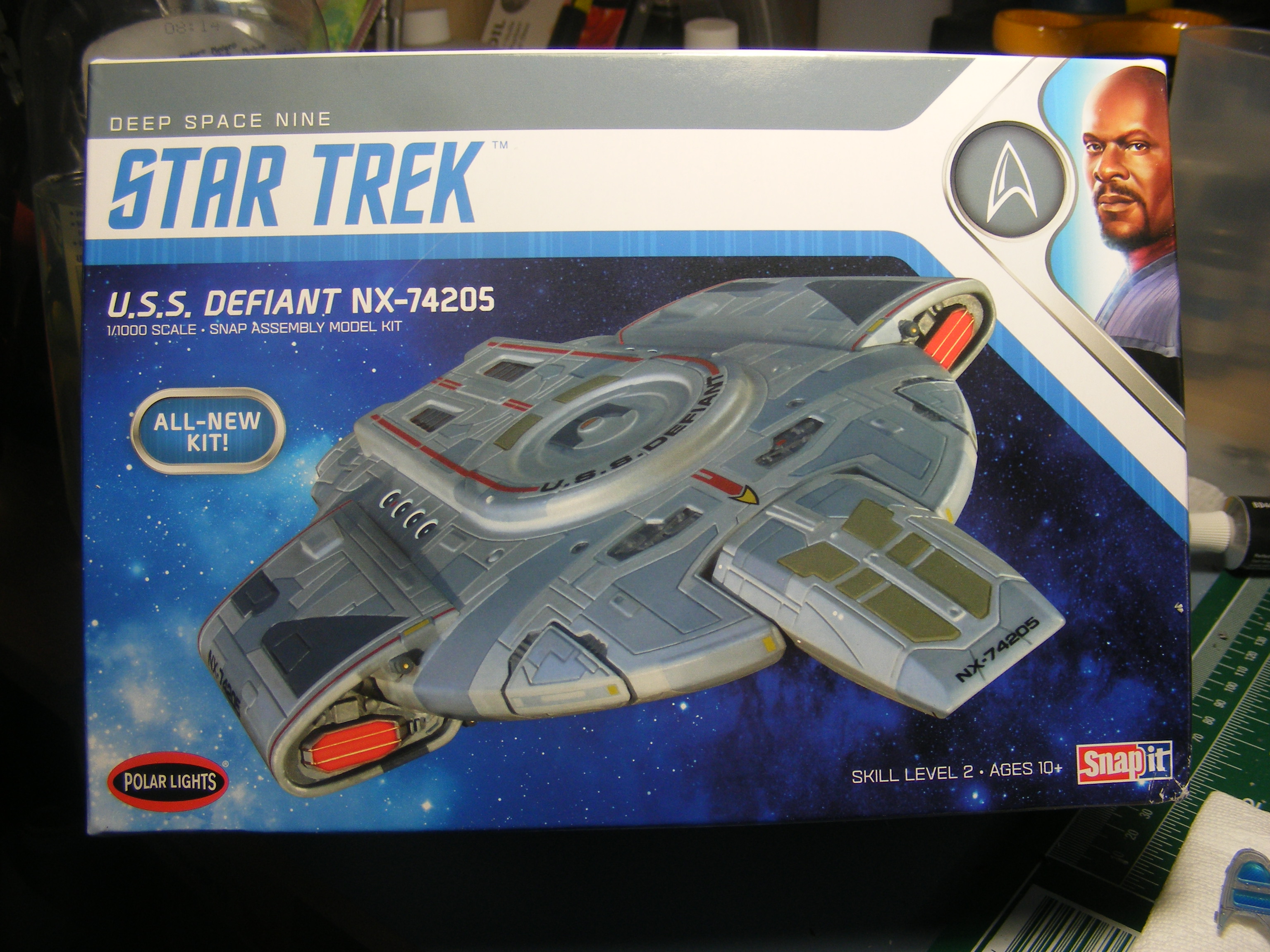 Behold the USS Defiant, 1/1000 scale. DUN!!