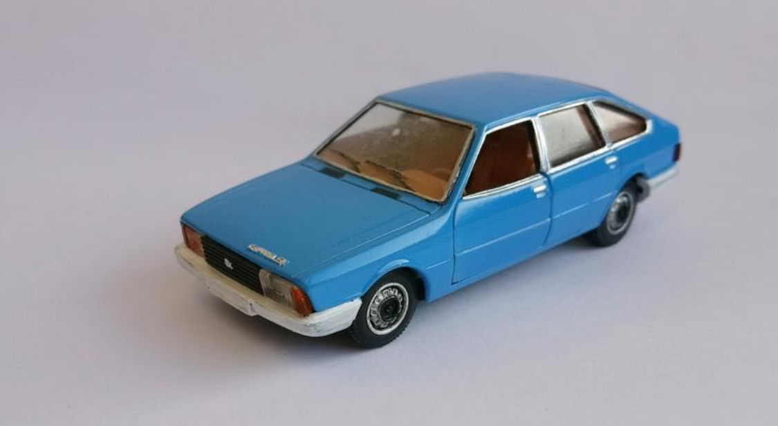 Check Out This Chrysler 150 GLS Model: Mira 1/43