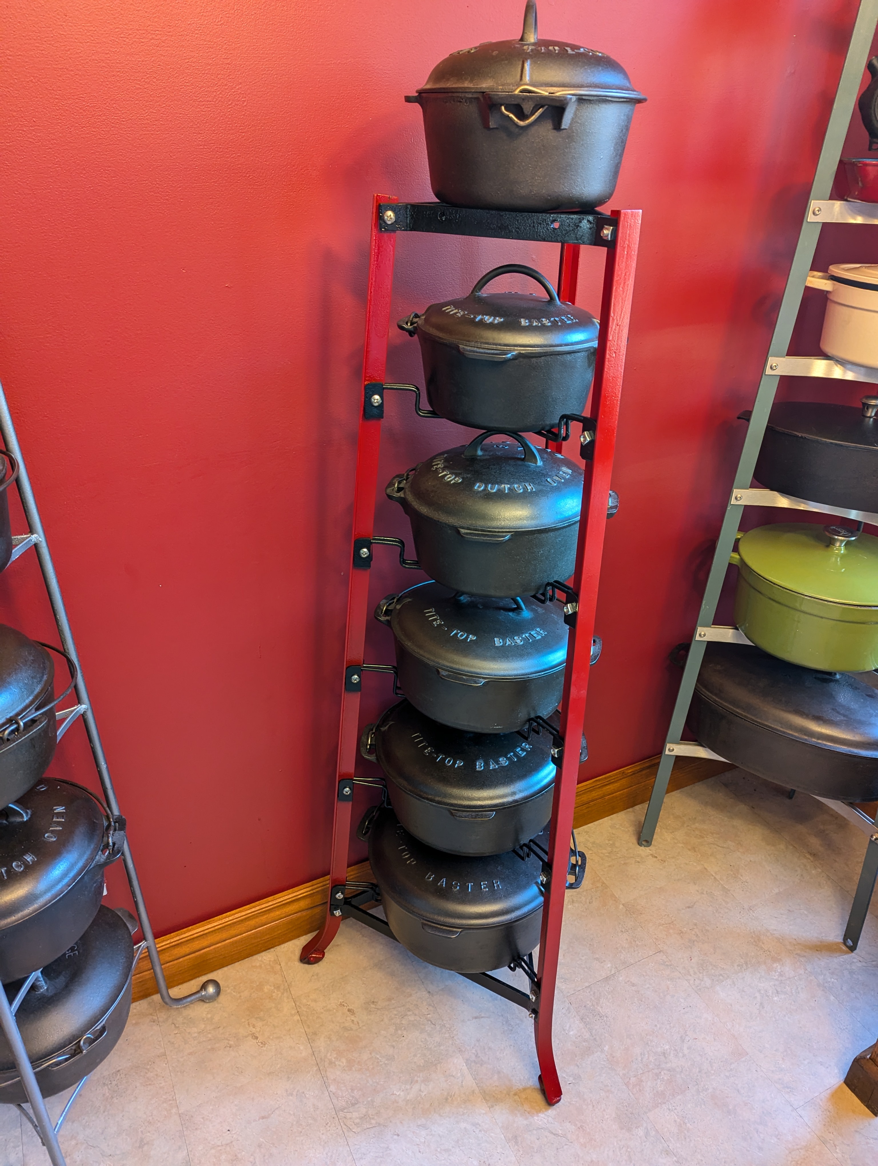 Creative Dutch Oven Display Stands That Wow!