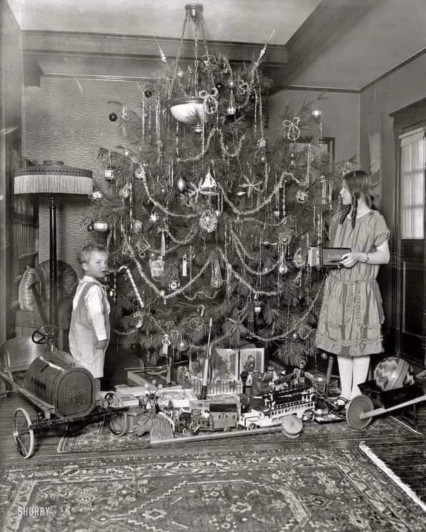 A Glimpse into Christmas 100 Years Ago...