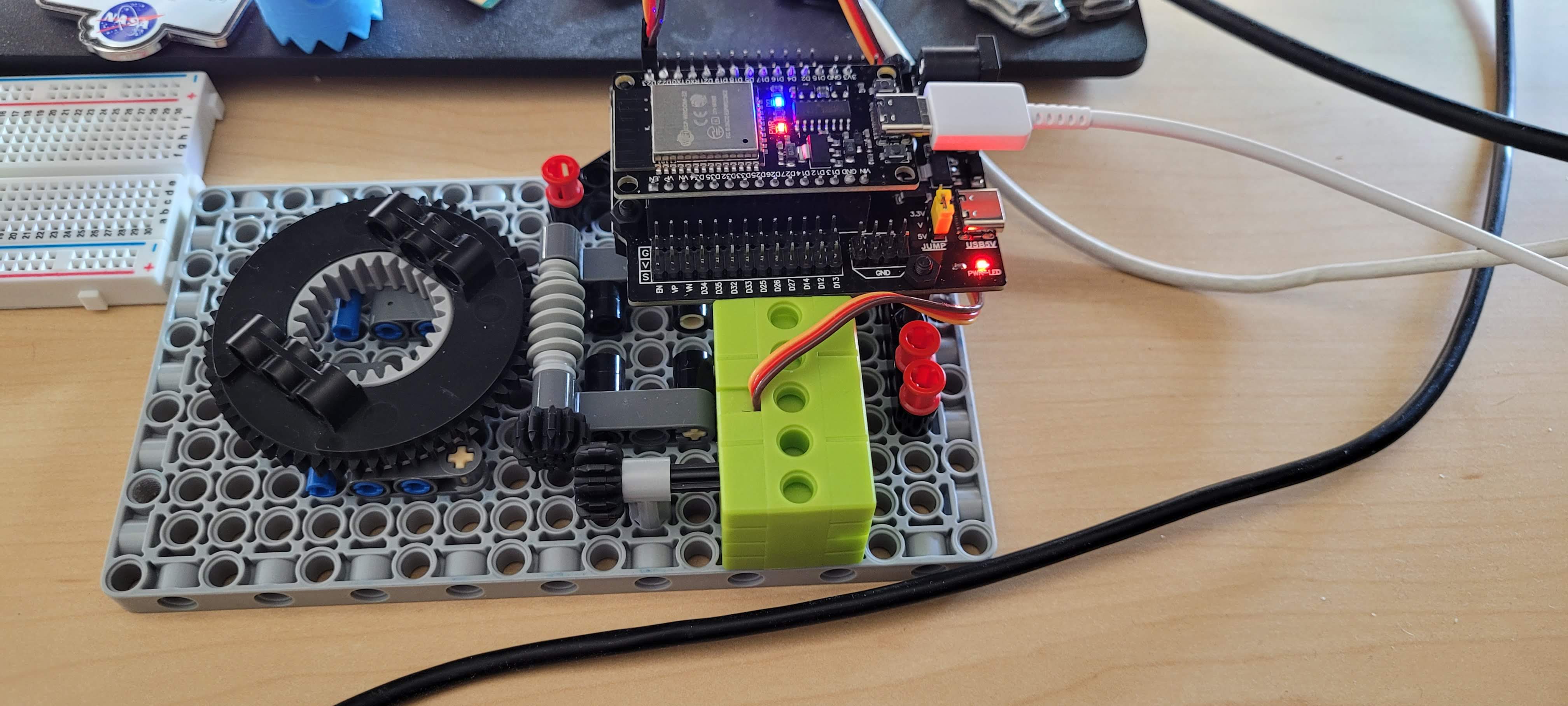 Building a Worm Gear with Lego: A Fun Engineering Example