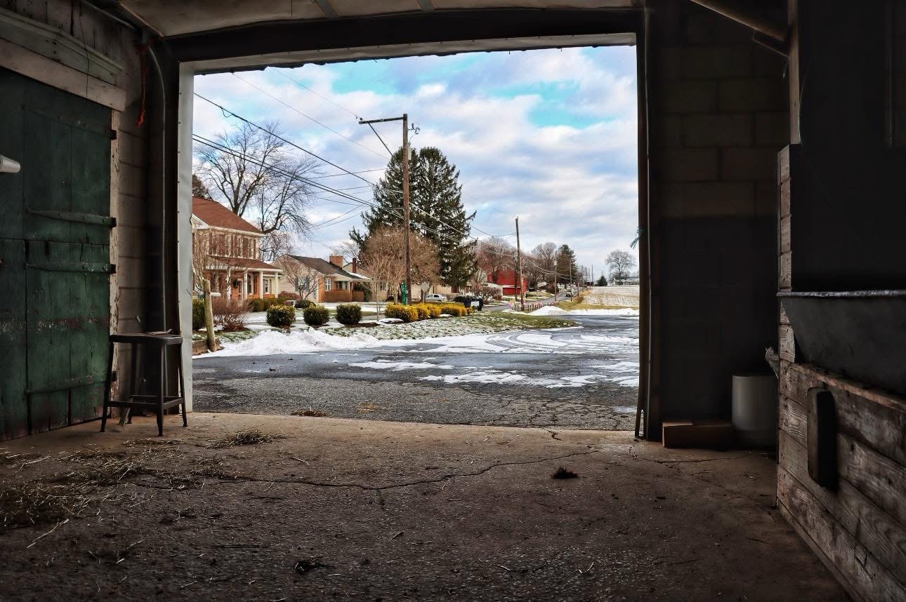 A glimpse of the iconic Amish barn