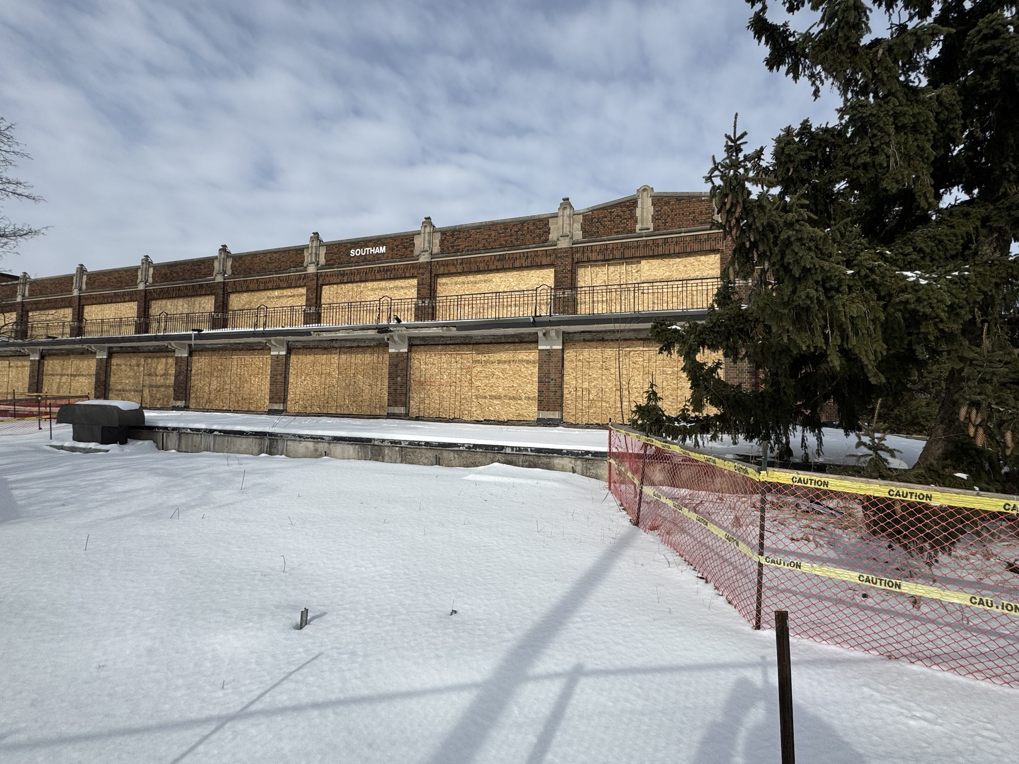 Exploring the eerie Abandoned Chedoke Hospital in Hamilton