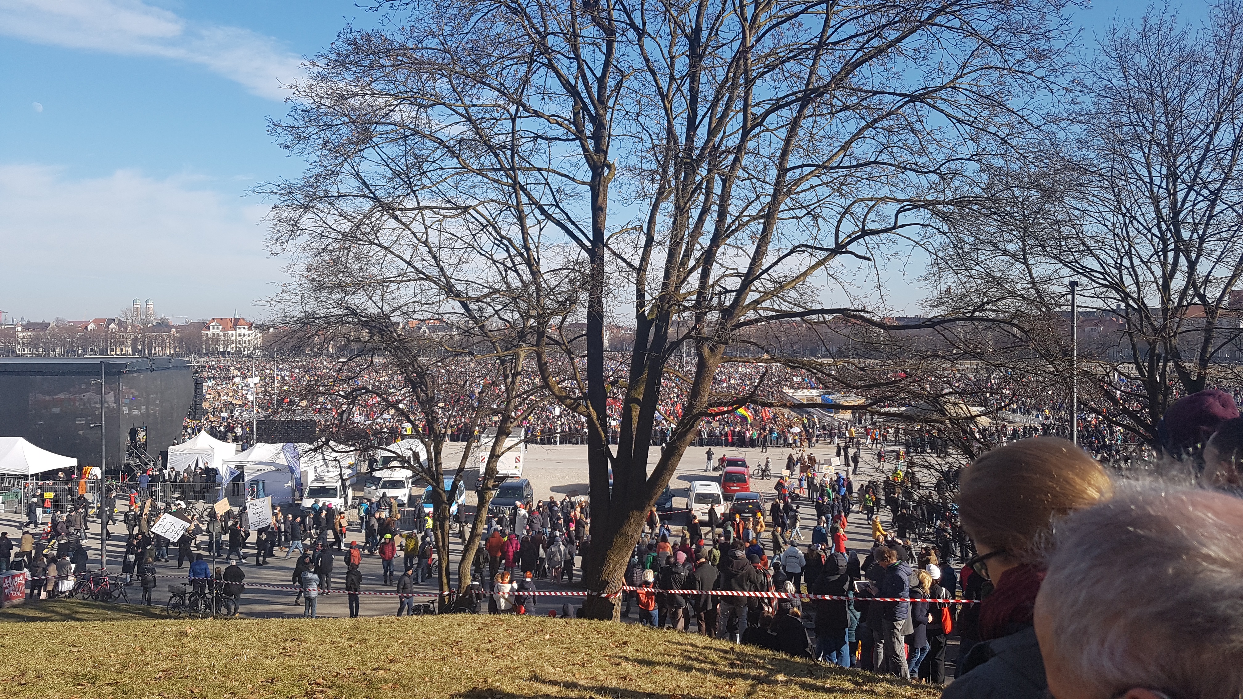 Massive Protest Against Far-Right Ideologies in Munich: 300,000 Strong!