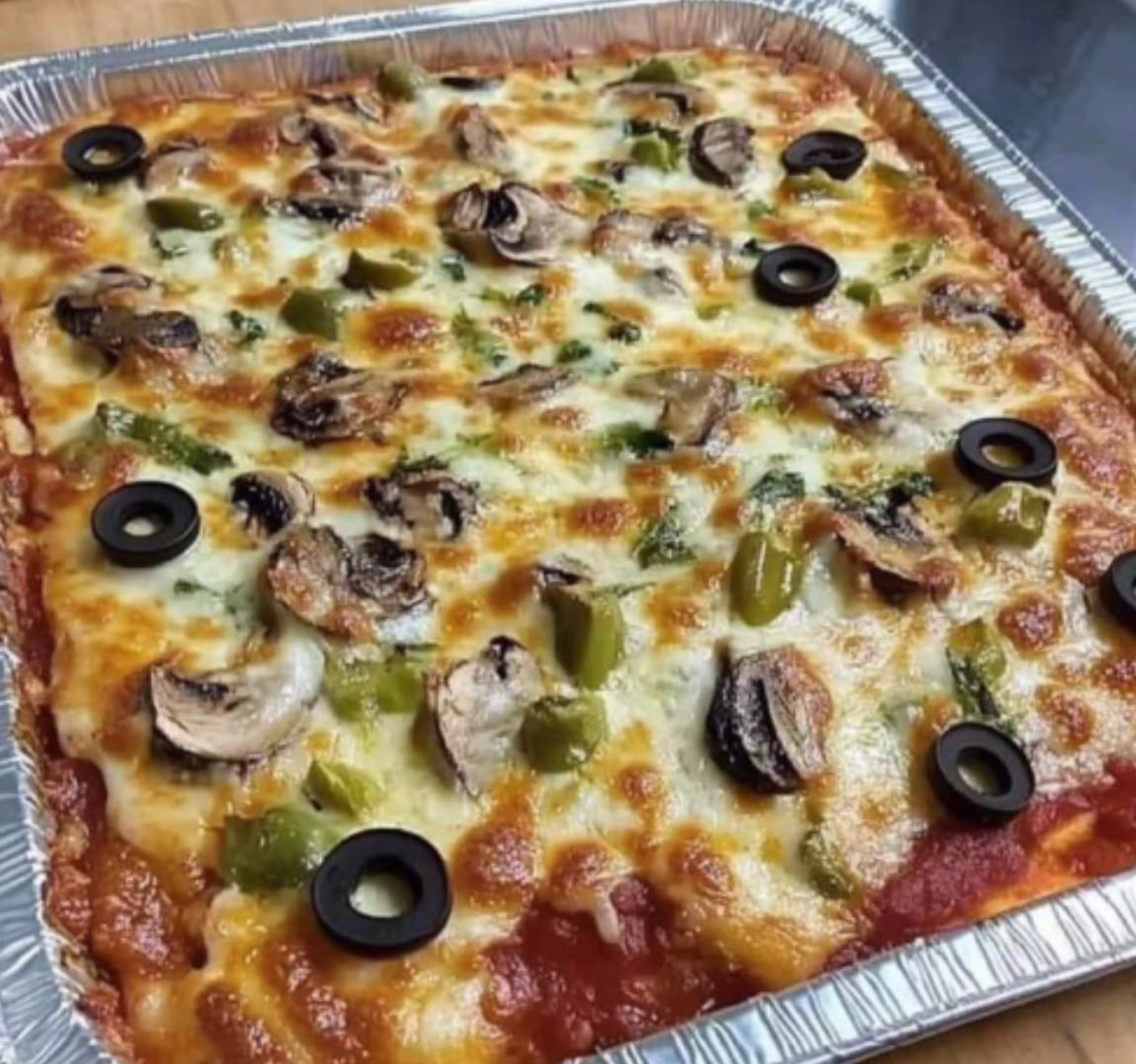 Crustless Pizza Bake: A Simple and Tasty Recipe!