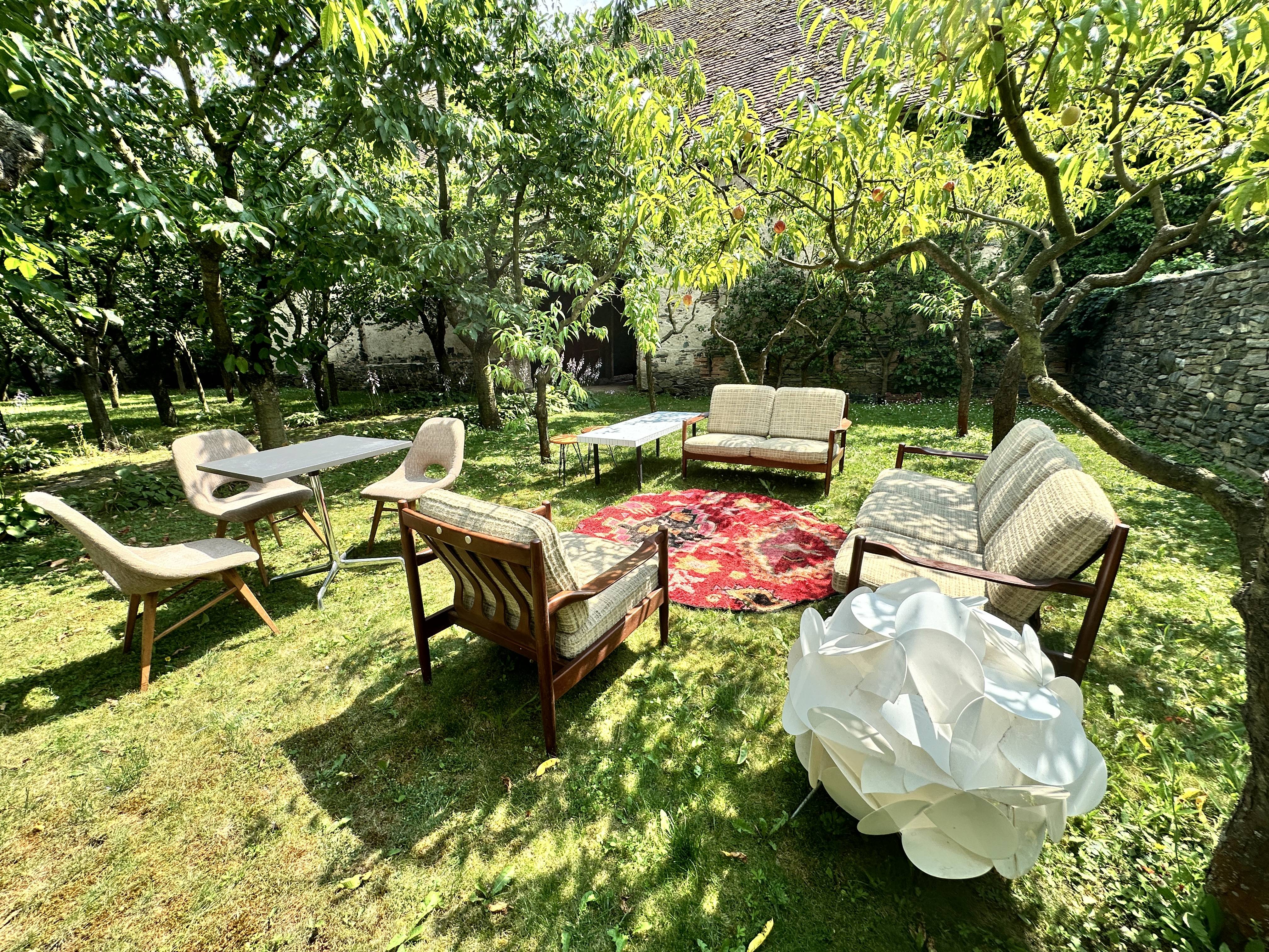 Transforming Garden Spaces: Rooms and Corners