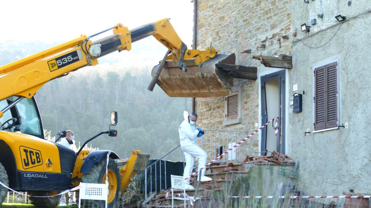 Italian Man Takes Extreme Measures After Neighbor Attempts to Bulldoze His Home with Family Inside