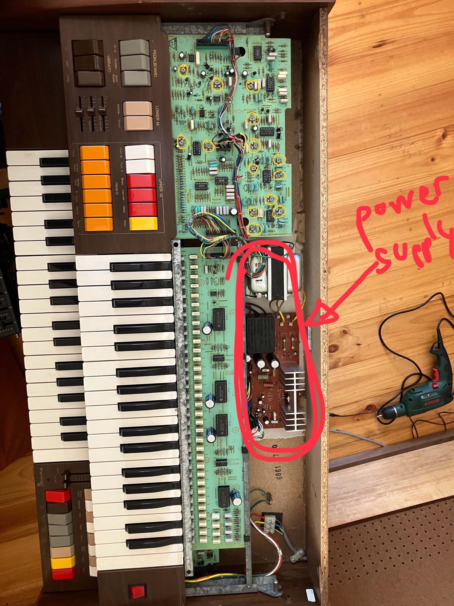 Inside the Farfisa Capitol: A Peek at the Mechanics