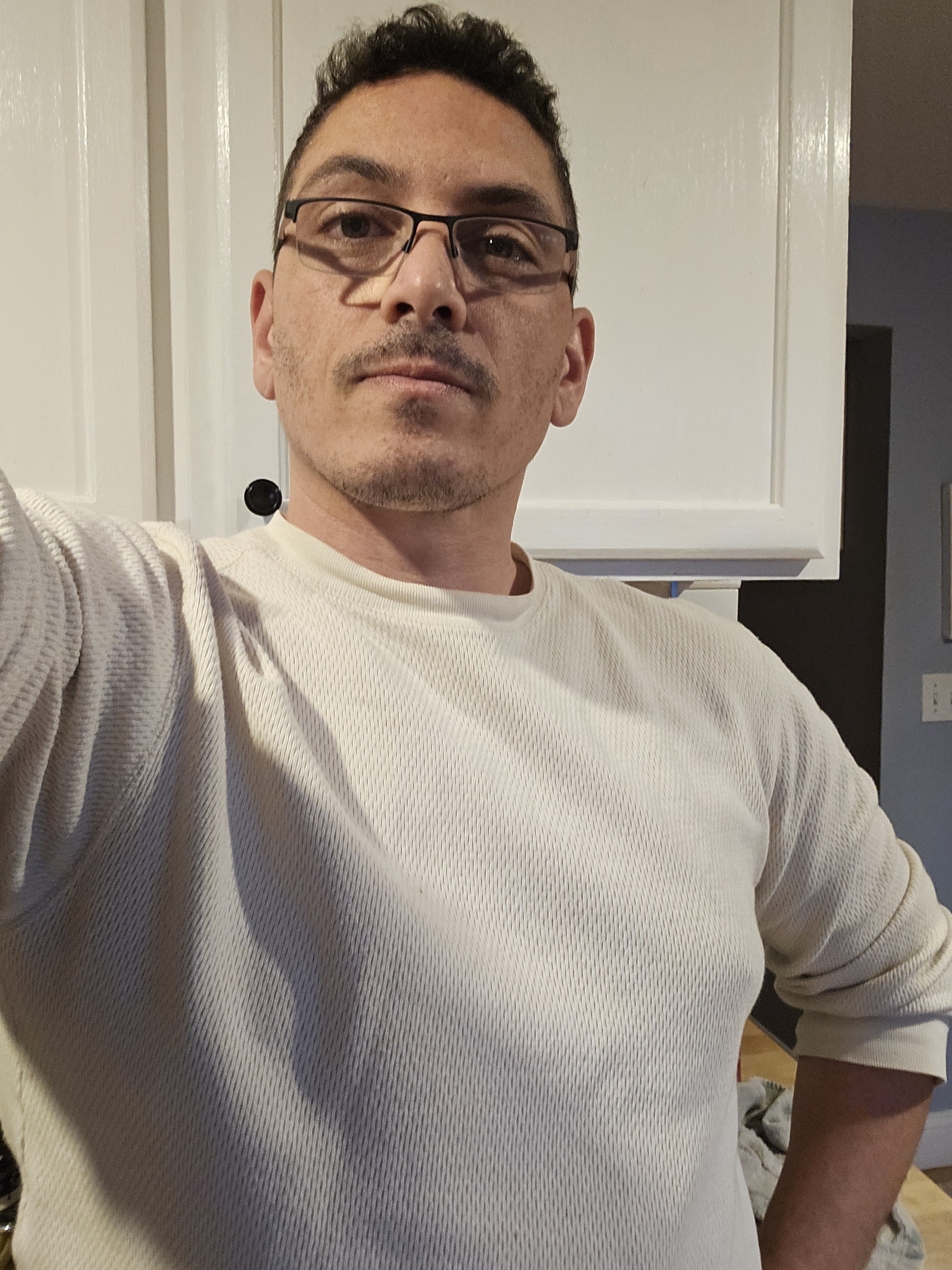 Effortlessly Casual: The Low-Effort Selfie