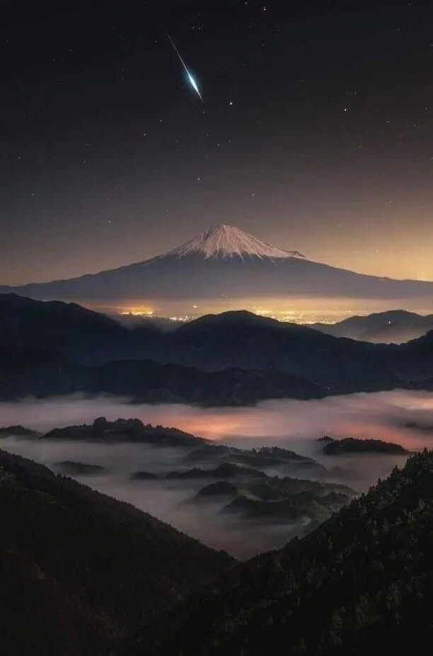 A stunning photograph captures a meteor seemingly crashing into Mount Fuji