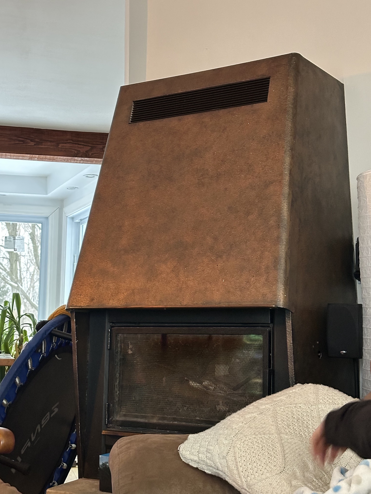 Seeking Help: Can Anyone Identify the Manufacturer or Model of This Fireplace?