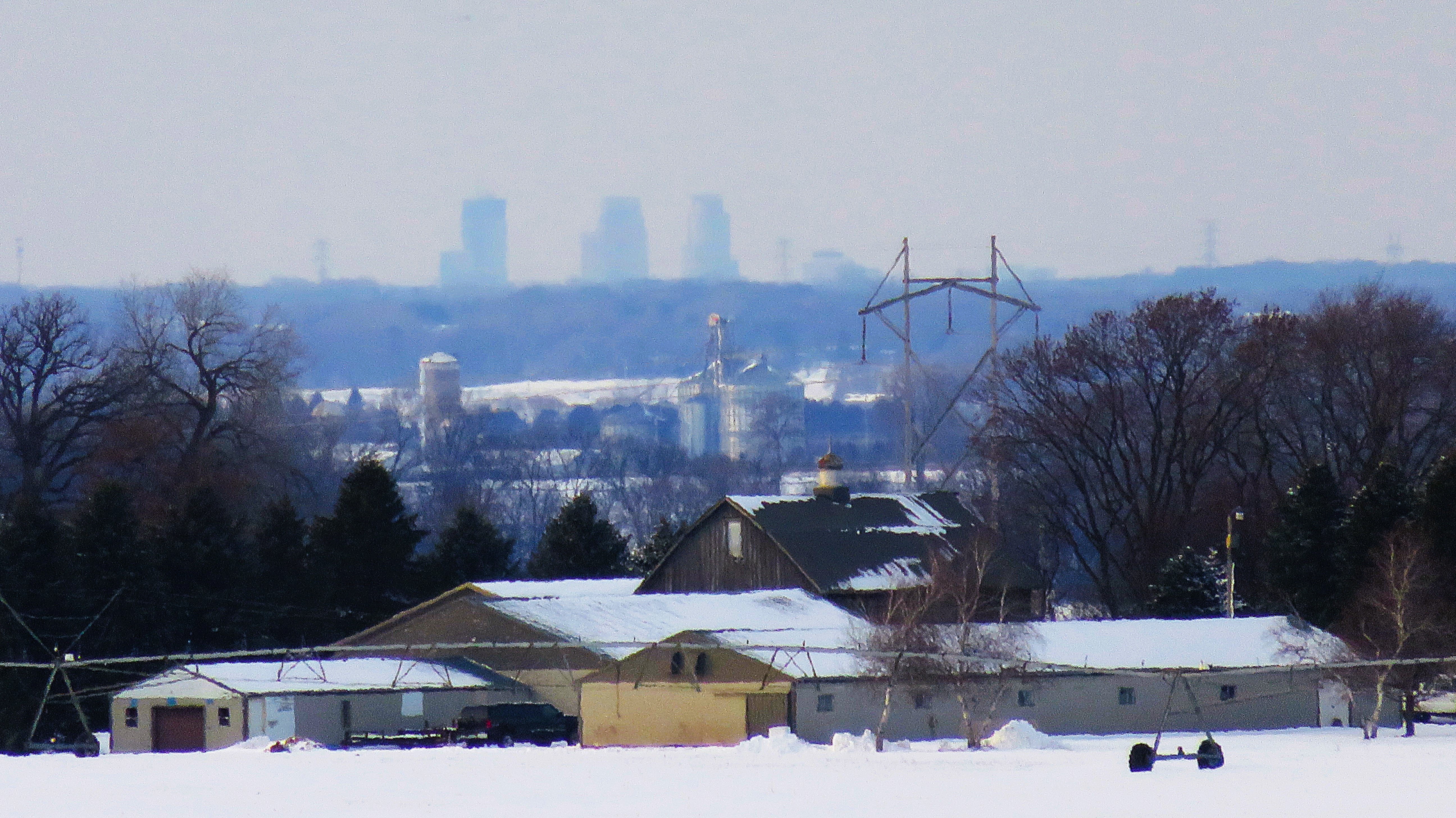 A Stunning View of the Minneapolis Skyline from 33 Miles Away [OC]