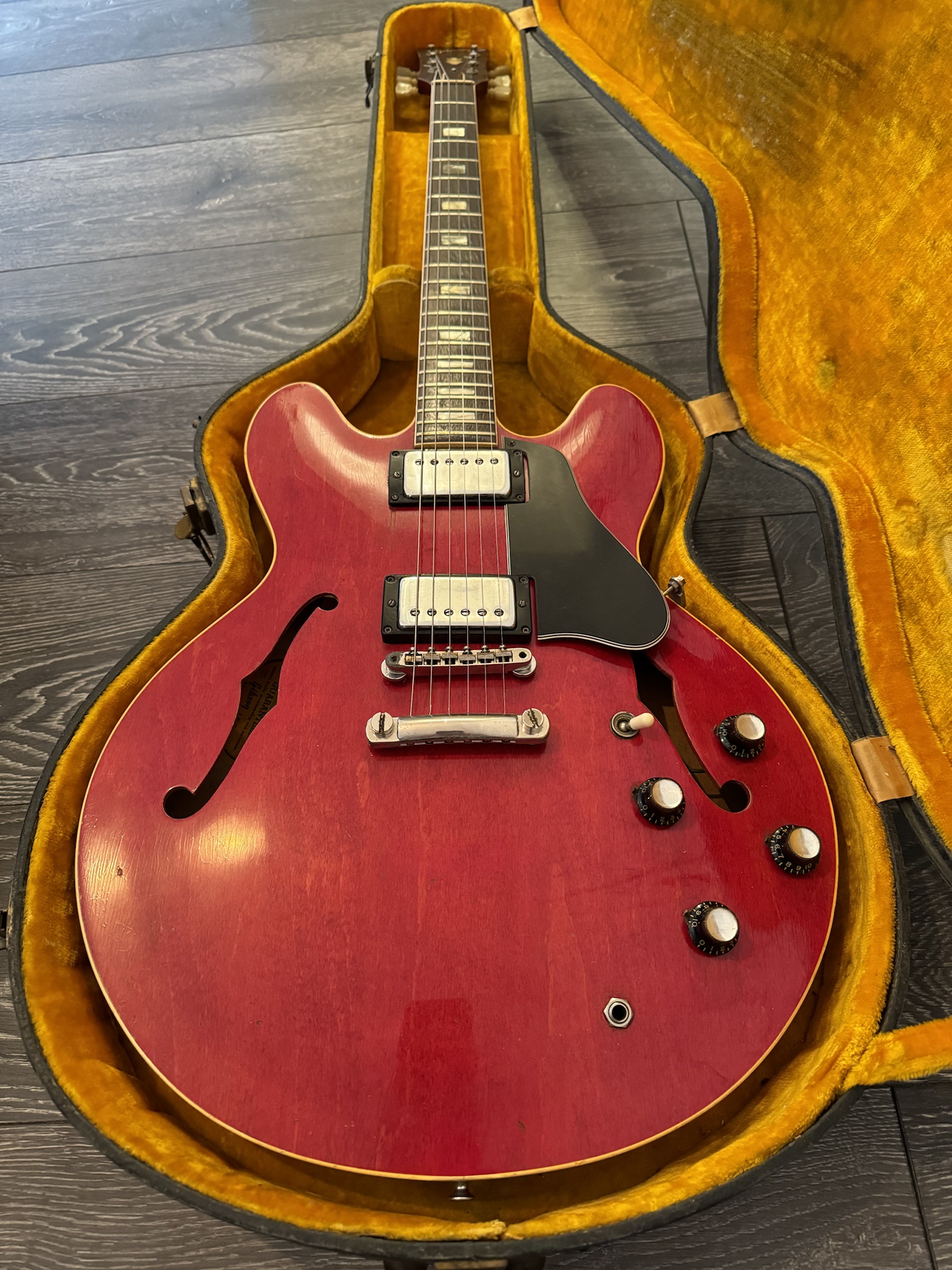 Nostalgic Vibes: The 60s 335 Experience