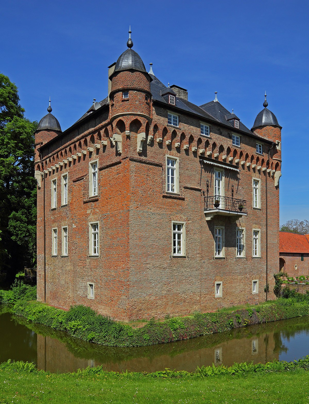 Exploring the Charm of Schloss Loersfeld in Germany