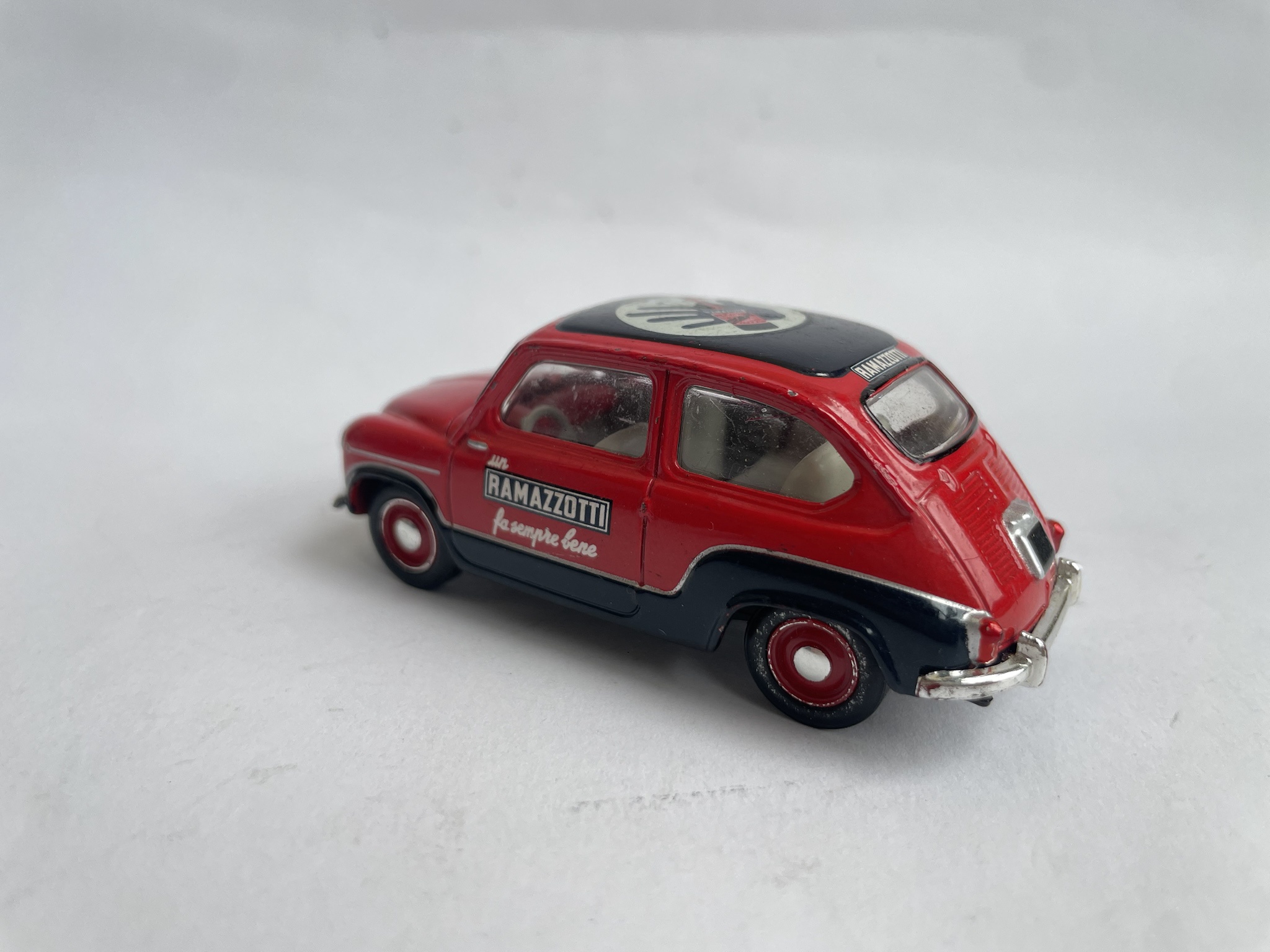 Fiat 600 Commerciale Ramazzotti: A Classic in 1/43 Scale