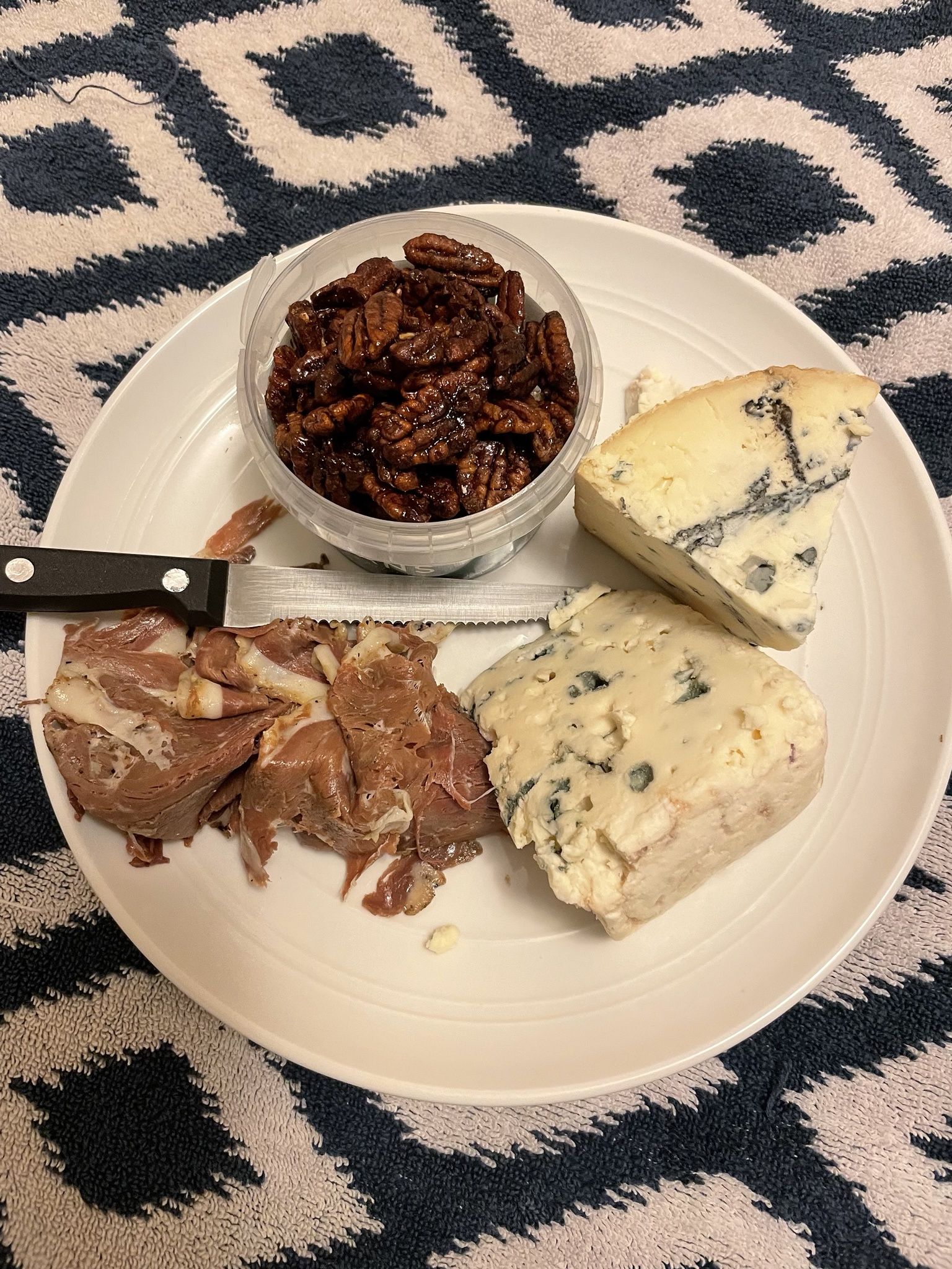 A Festive Feast: Christmas Eve Delights with Blue Cheese, Caramelized Pecans, and Duck Prosciutto