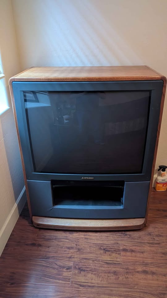 Throwback to the Mitsubishi 35" CRT TV from 1993