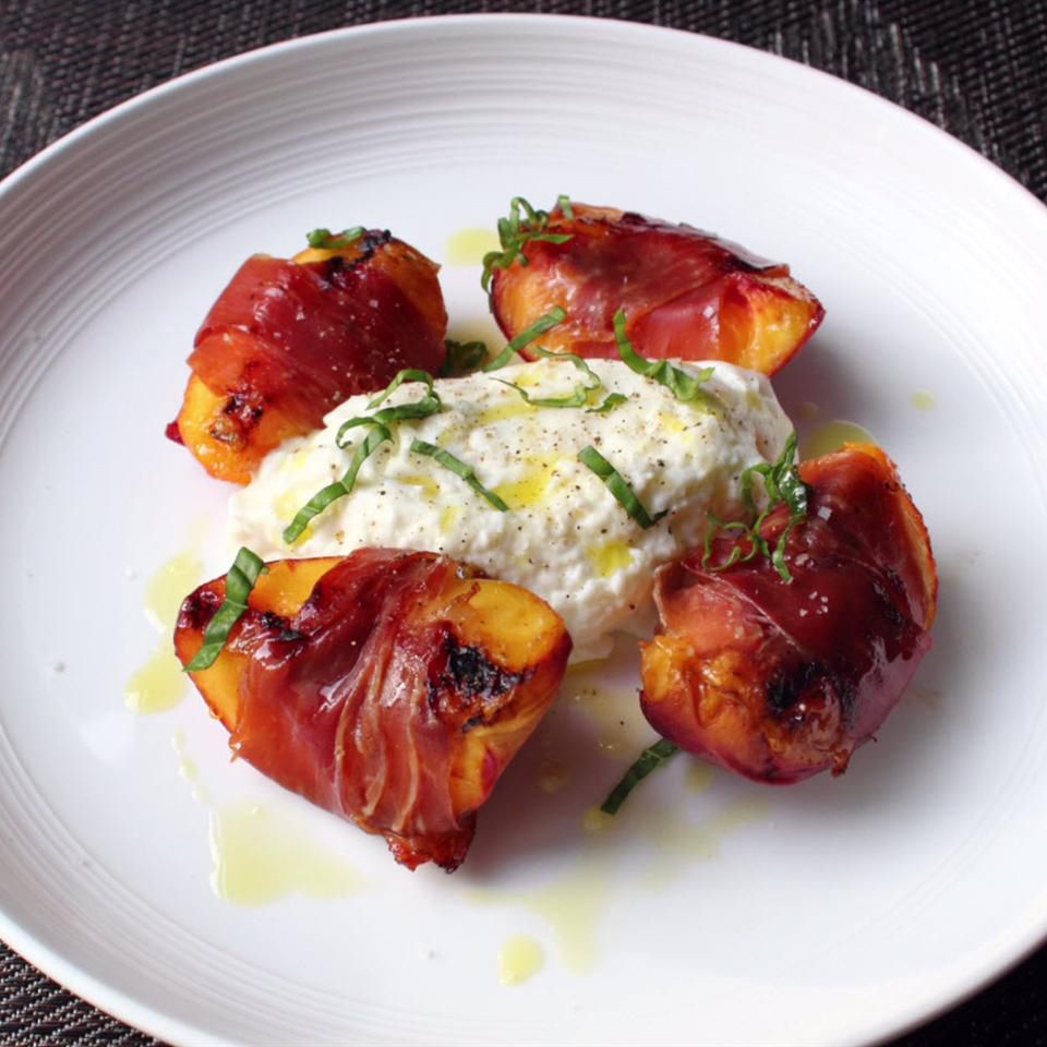 Savory Grilled Peaches Wrapped in Prosciutto with Creamy Burrata and Fresh Basil