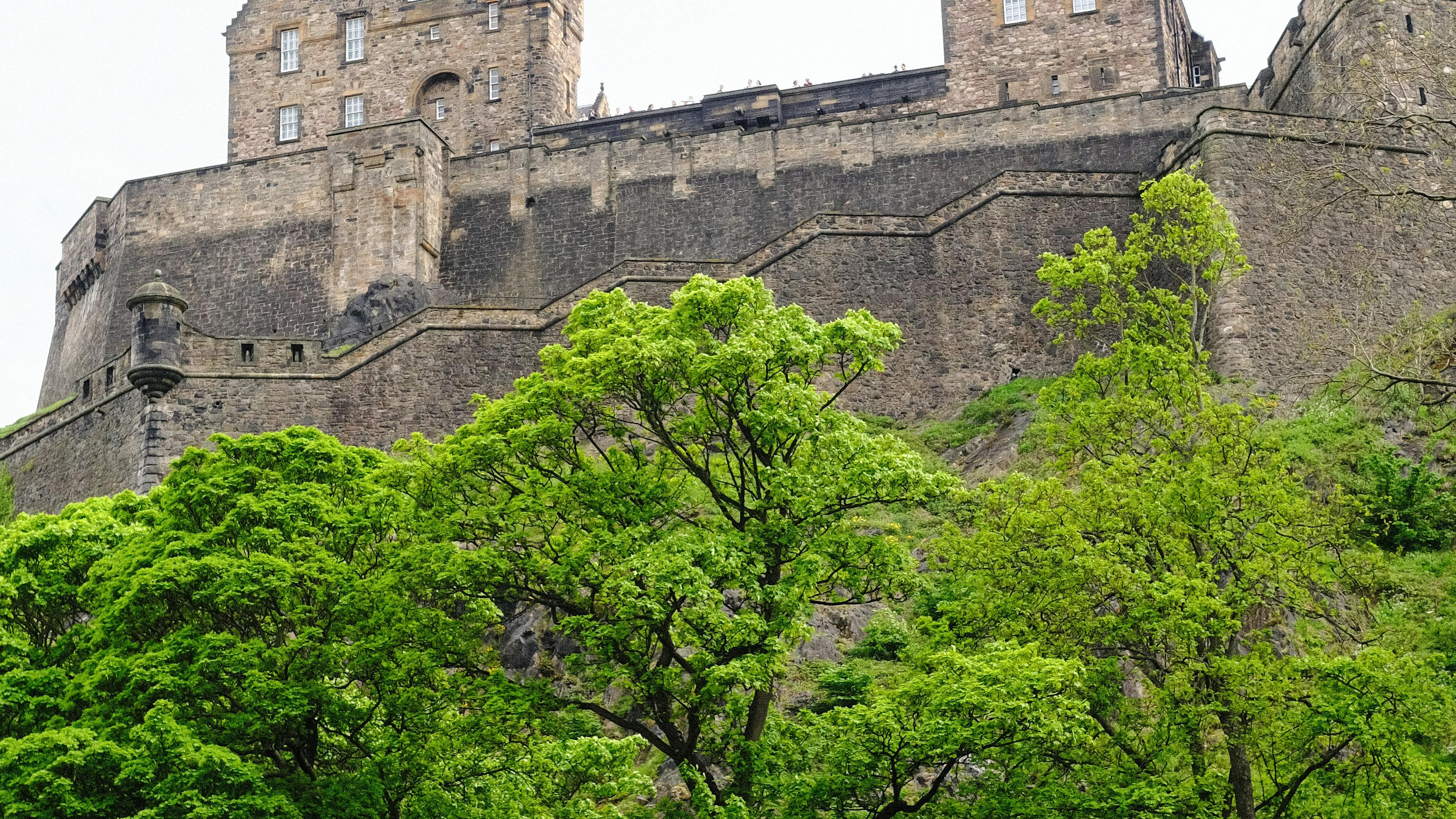 Edinburgh Castle showcasing its springtime beauty!