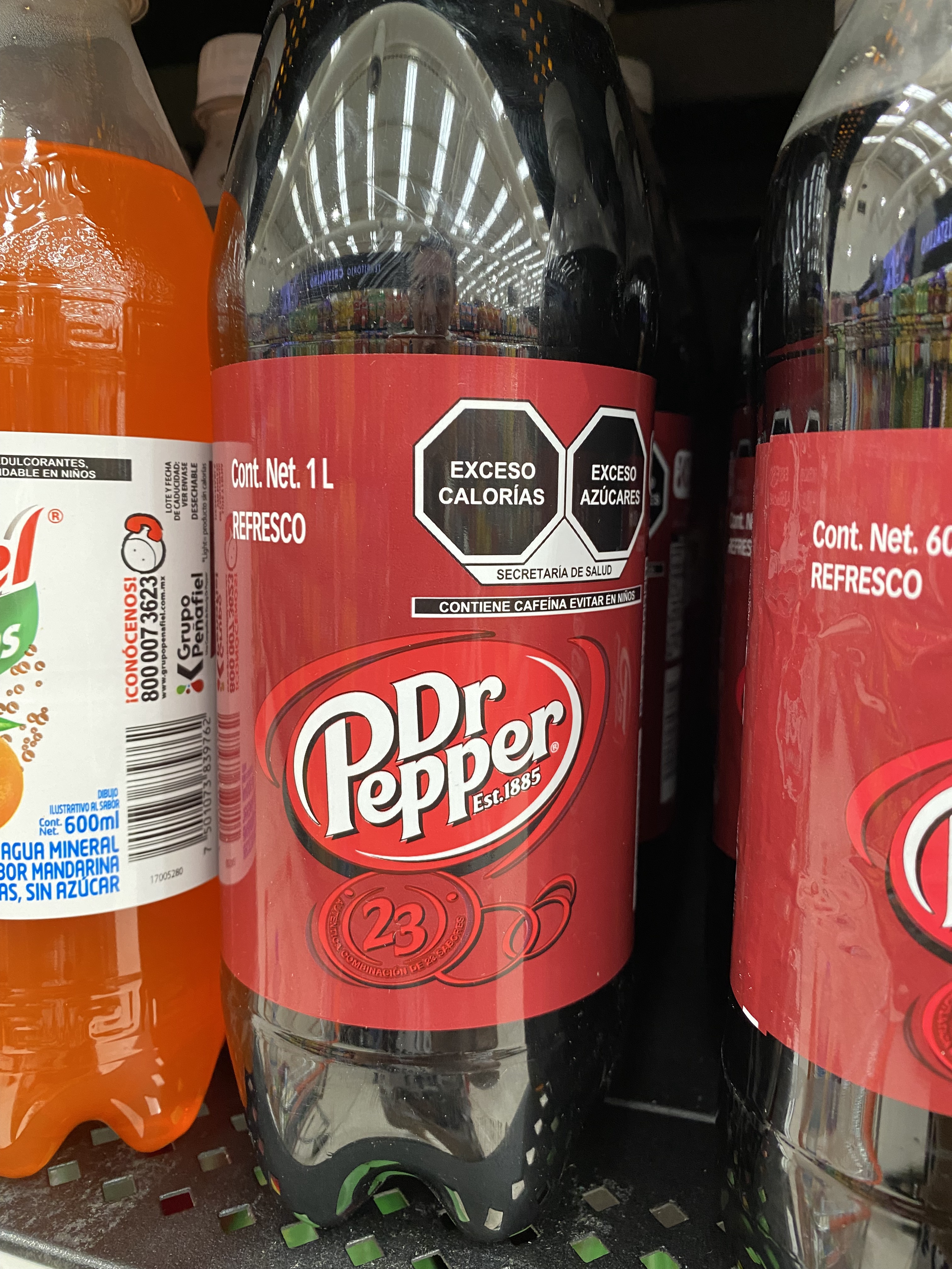 In Mexico, unhealthy food gets a black badge of shame – making healthy shopping a breeze!