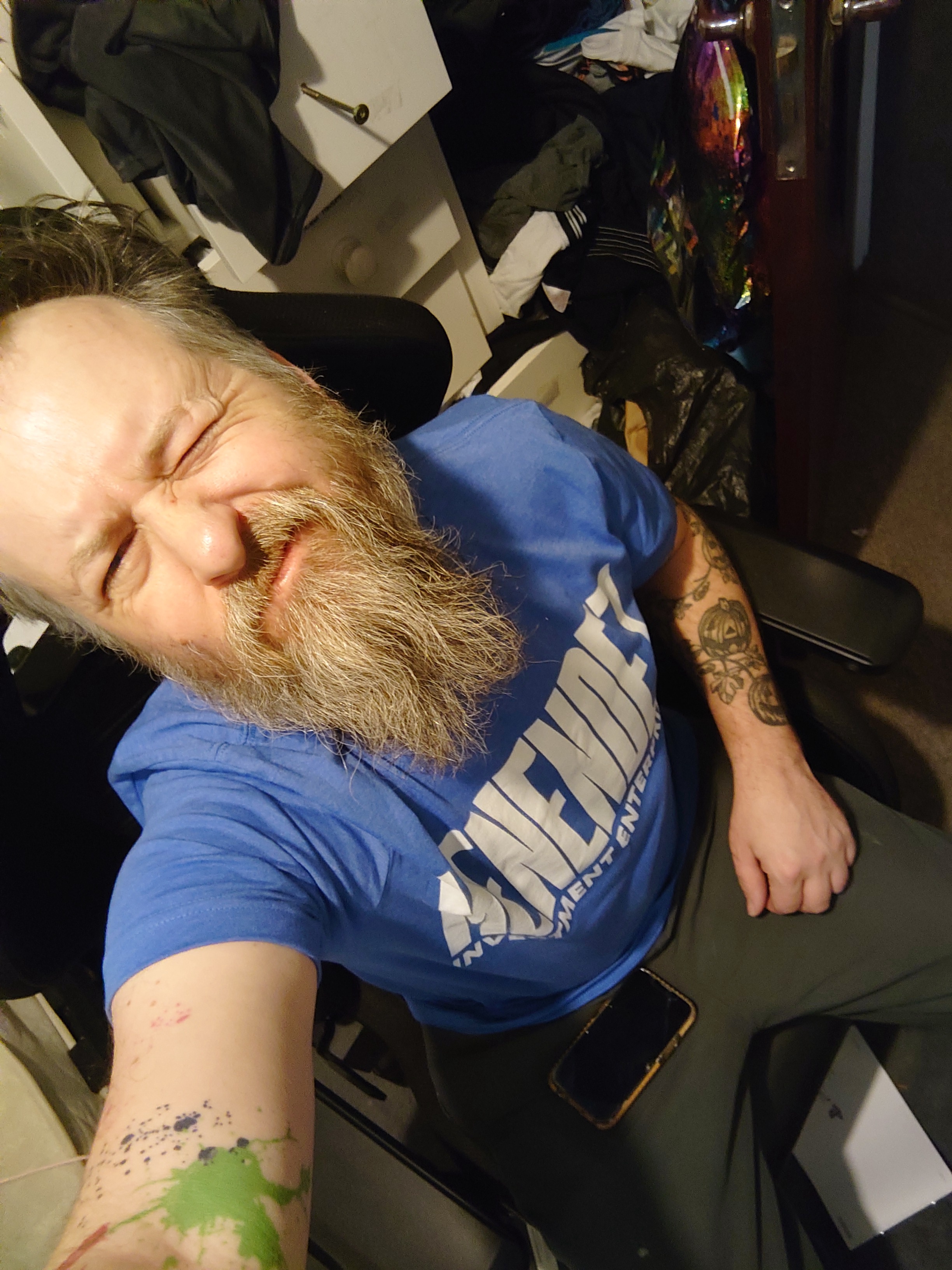Xmas Selfie: The Business of Holiday Cheer 1 800