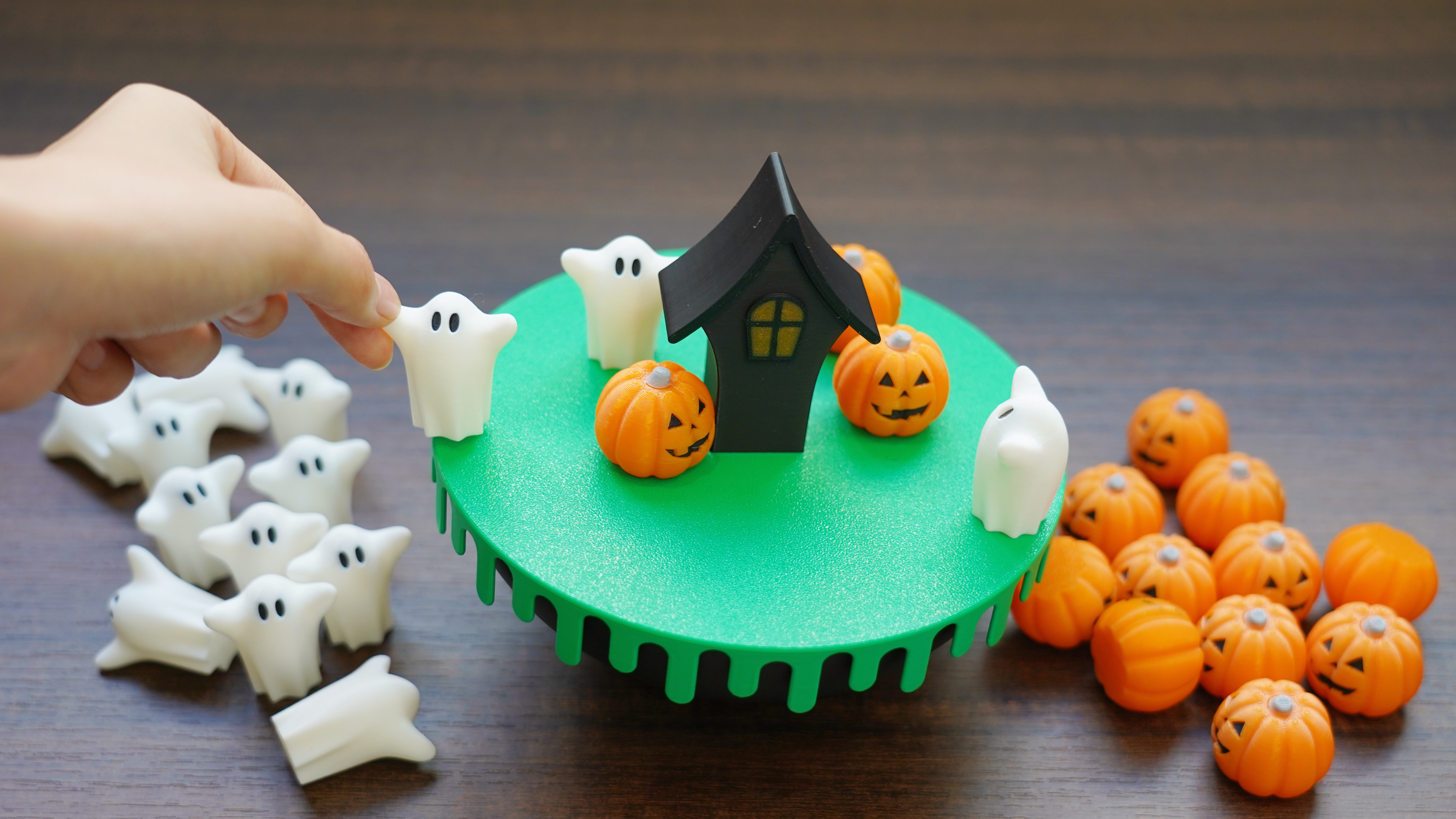 Join the 3D Printed Halloween Balance Challenge: Who Will Topple First in This Gravity-Defying Game?