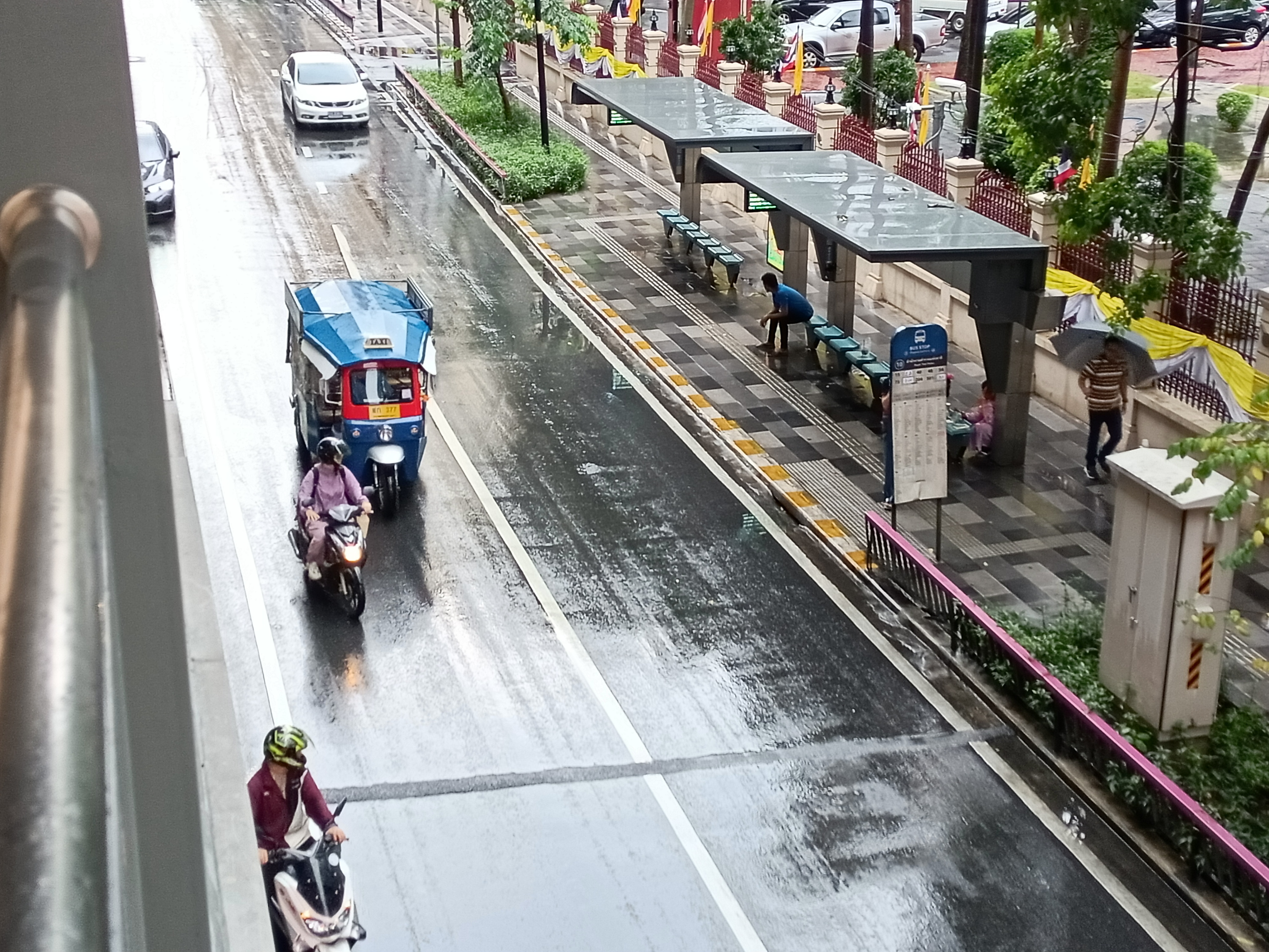 Exploring the Vibrant Streets of Downtown Bangkok