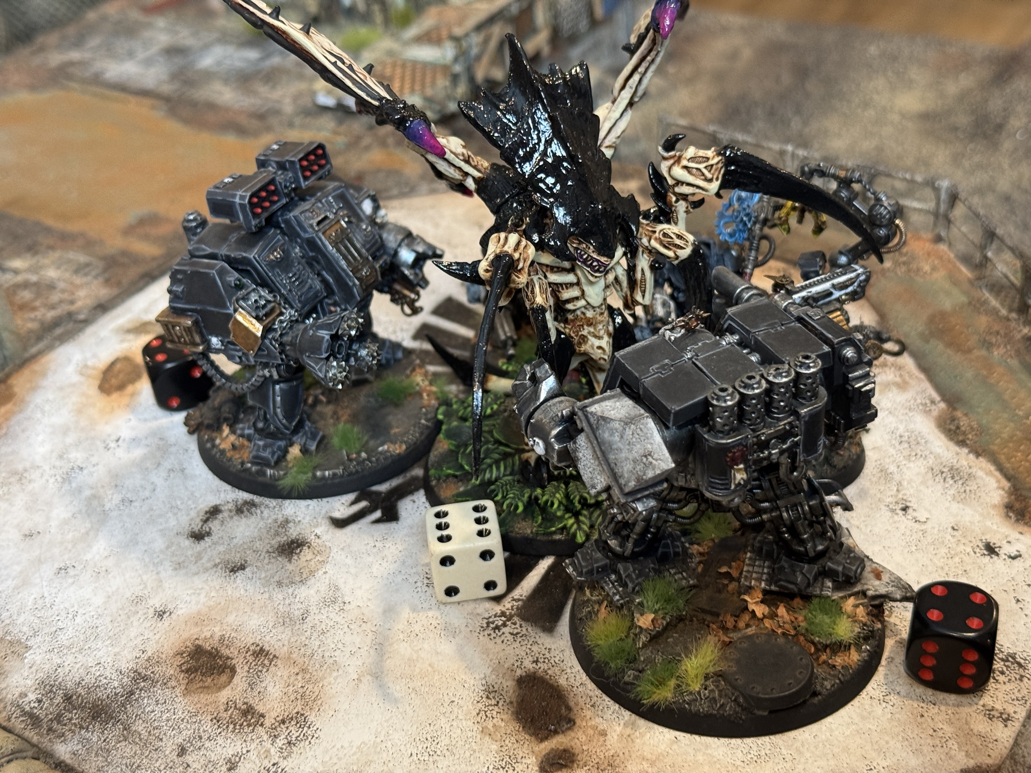 Reimagined Tyranid Hive Tyrant from Warhammer 40k: a 1999 classic with a fresh paint job and Bloodthirster wings