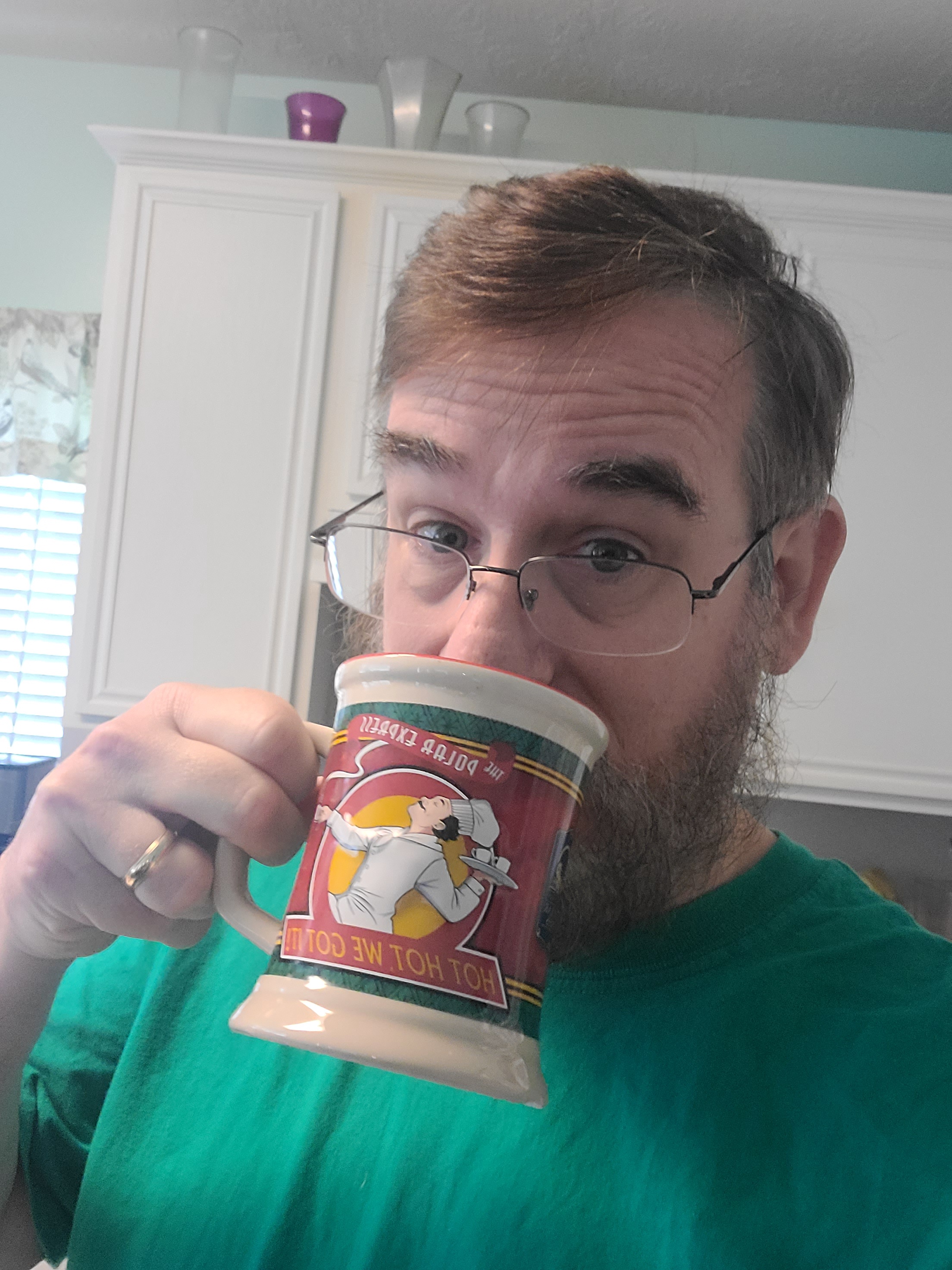 The annual Christmas selfie tradition is here!