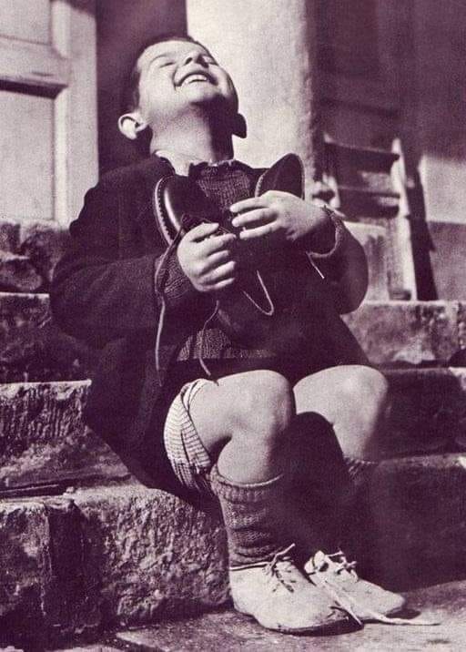 A Heartwarming Moment: A Young Boy Receives New Shoes in 1946 Austria