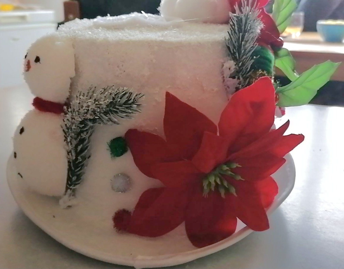 The Iconic Chapeau de Noël