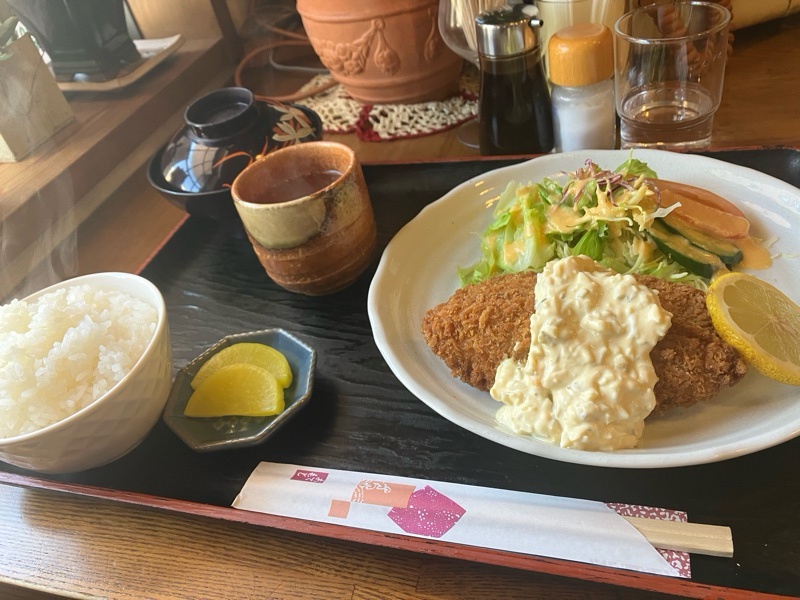 Delicious Fried Fish Lunch: A Culinary Delight