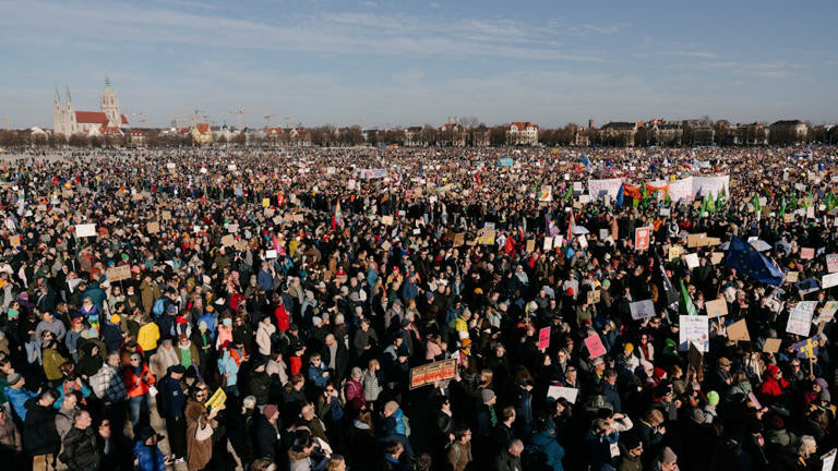 Massive turnout of 250,000 protesters in Munich against conservatives and the far right